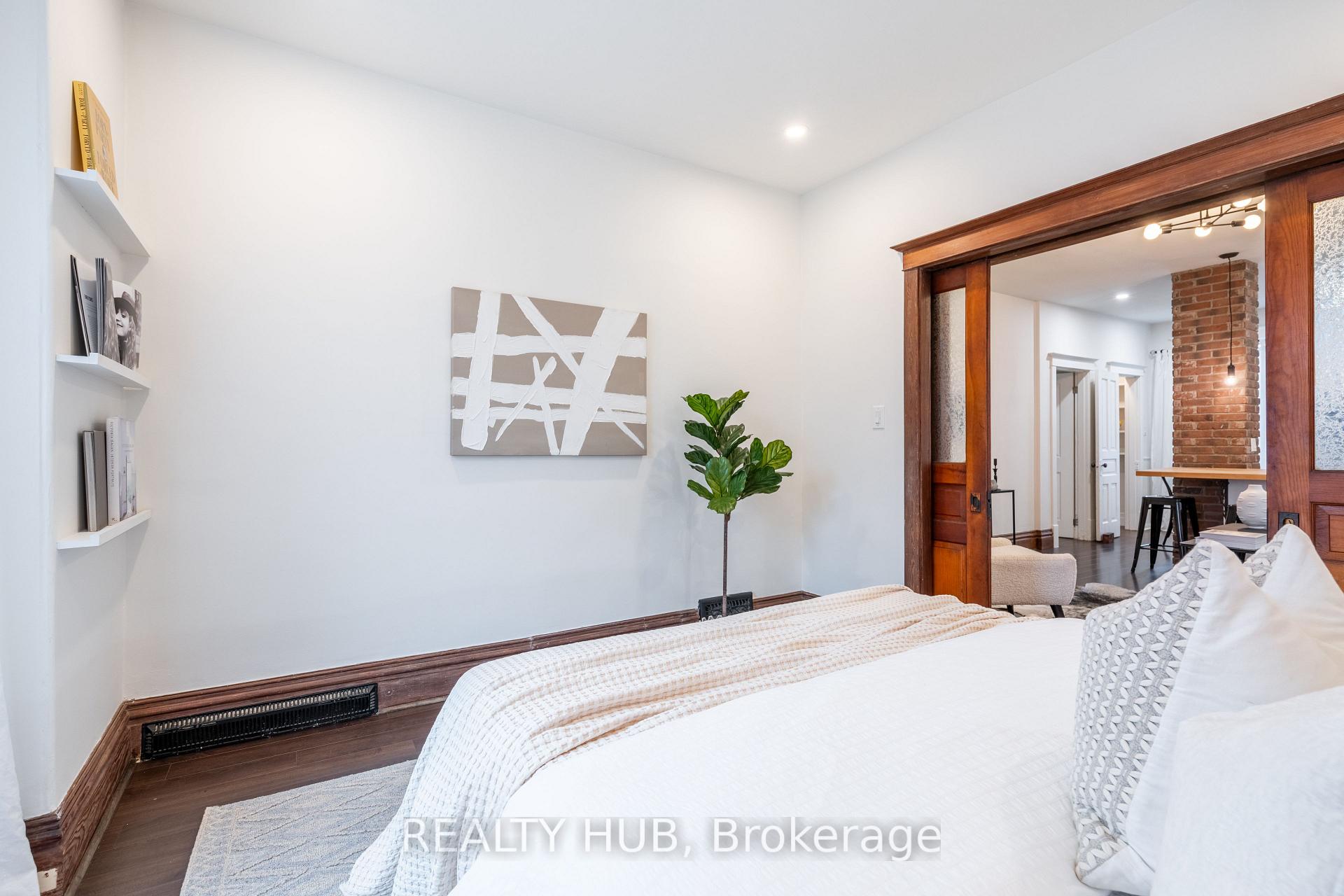 Photo 3 of 162 Avondale Street, Hamilton, Crown Point — HOMEH