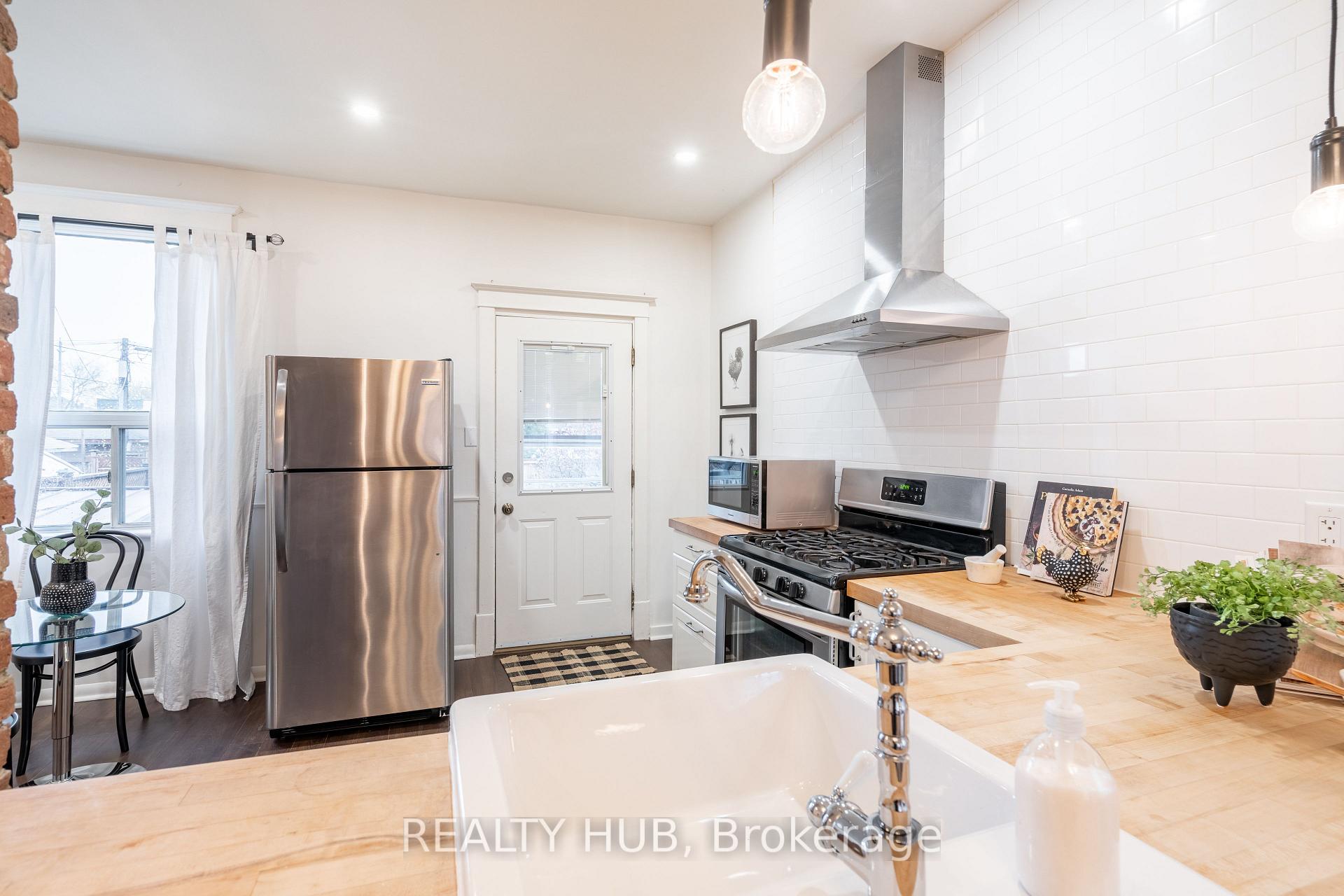 Photo 21 of 162 Avondale Street, Hamilton, Crown Point — HOMEH