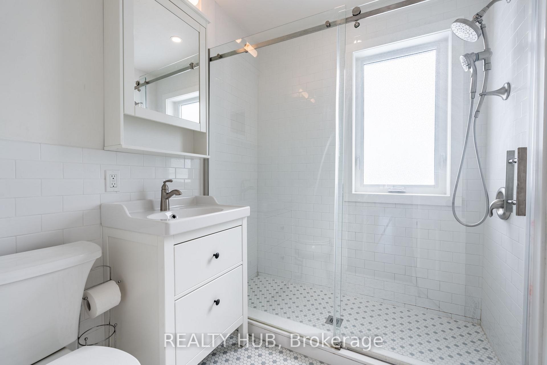 Photo 2 of 162 Avondale Street, Hamilton, Crown Point — HOMEH