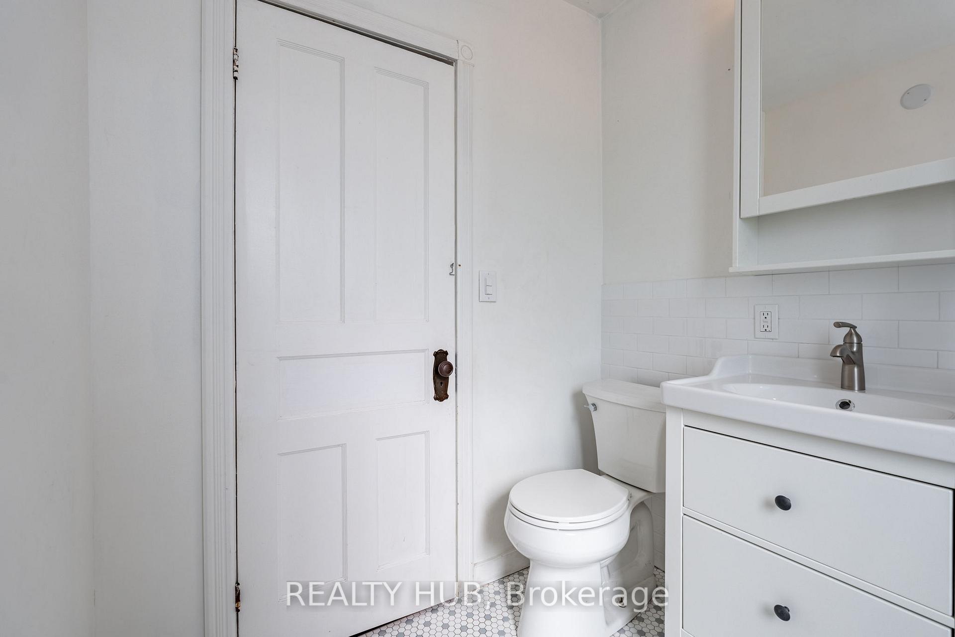 Photo 5 of 162 Avondale Street, Hamilton, Crown Point — HOMEH