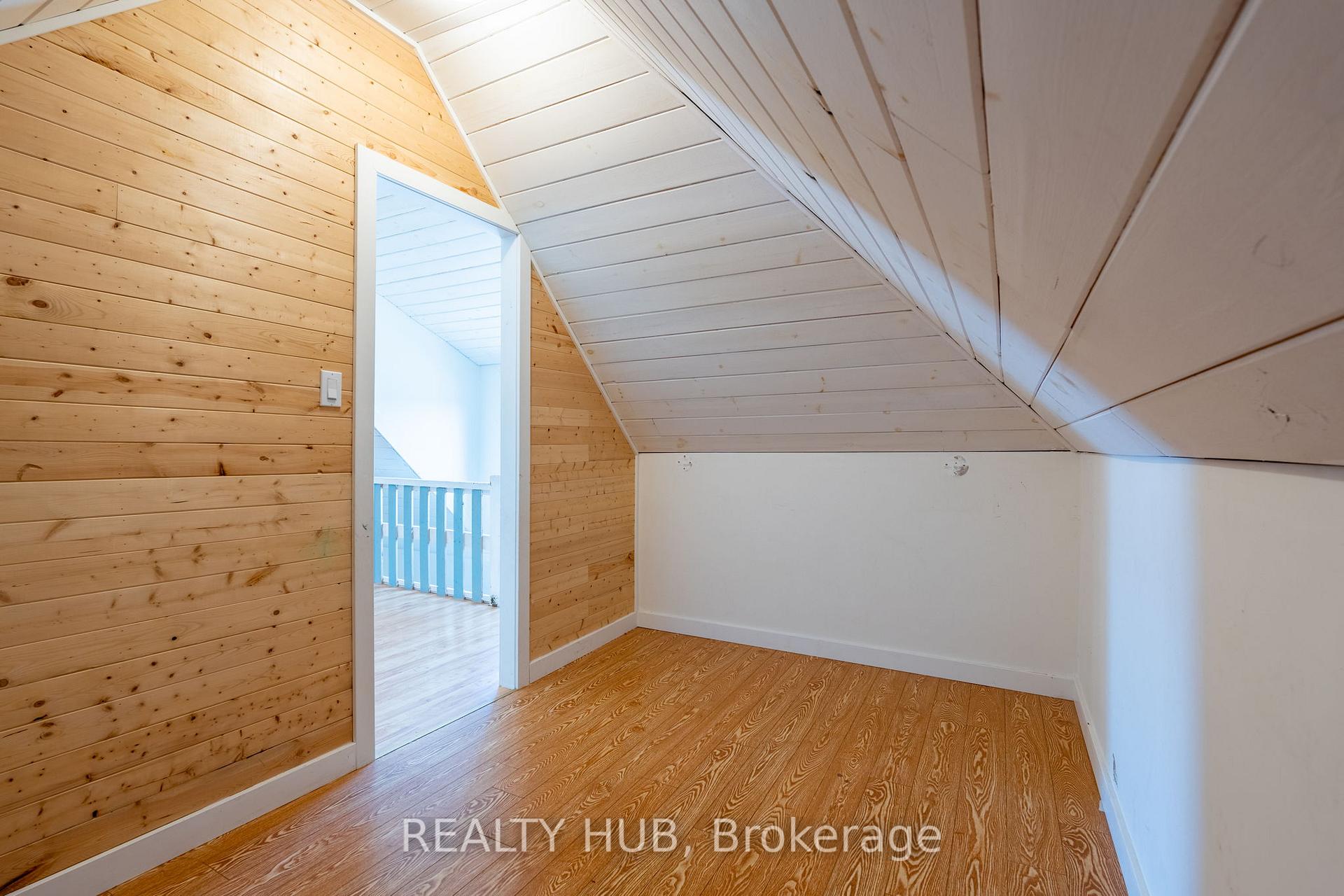 Photo 33 of 162 Avondale Street, Hamilton, Crown Point — HOMEH