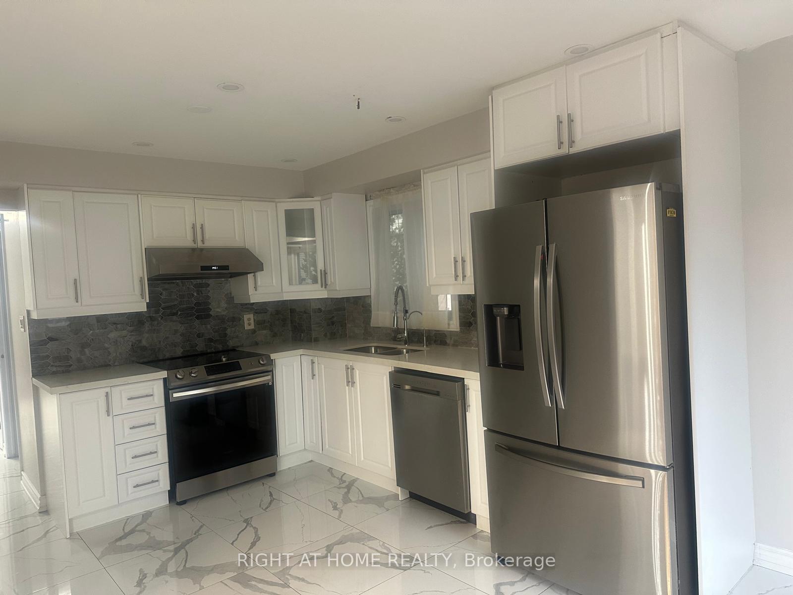 Photo 5 of Unit MAIN, 1620 Mcbrady Crescent, Pickering, Brock Ridge — HOMEH