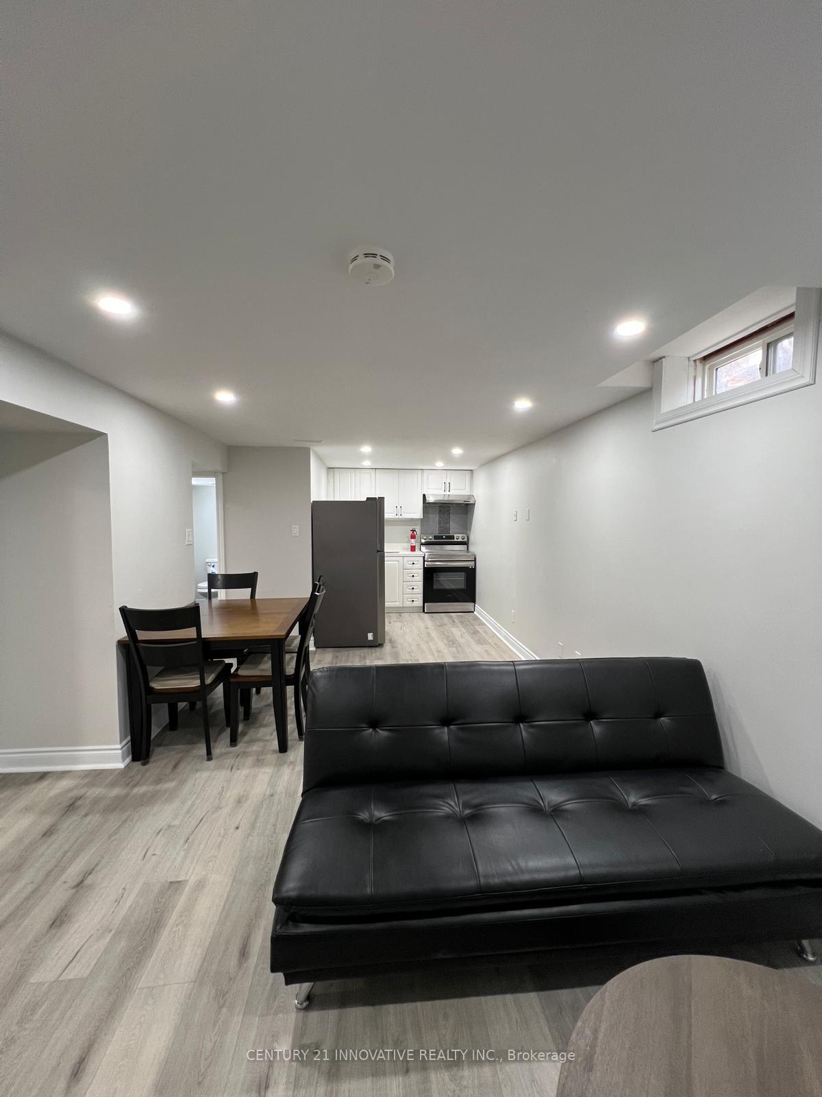 Photo 4 of 16 Gilmour Drive, Ajax, Central — HOMEH