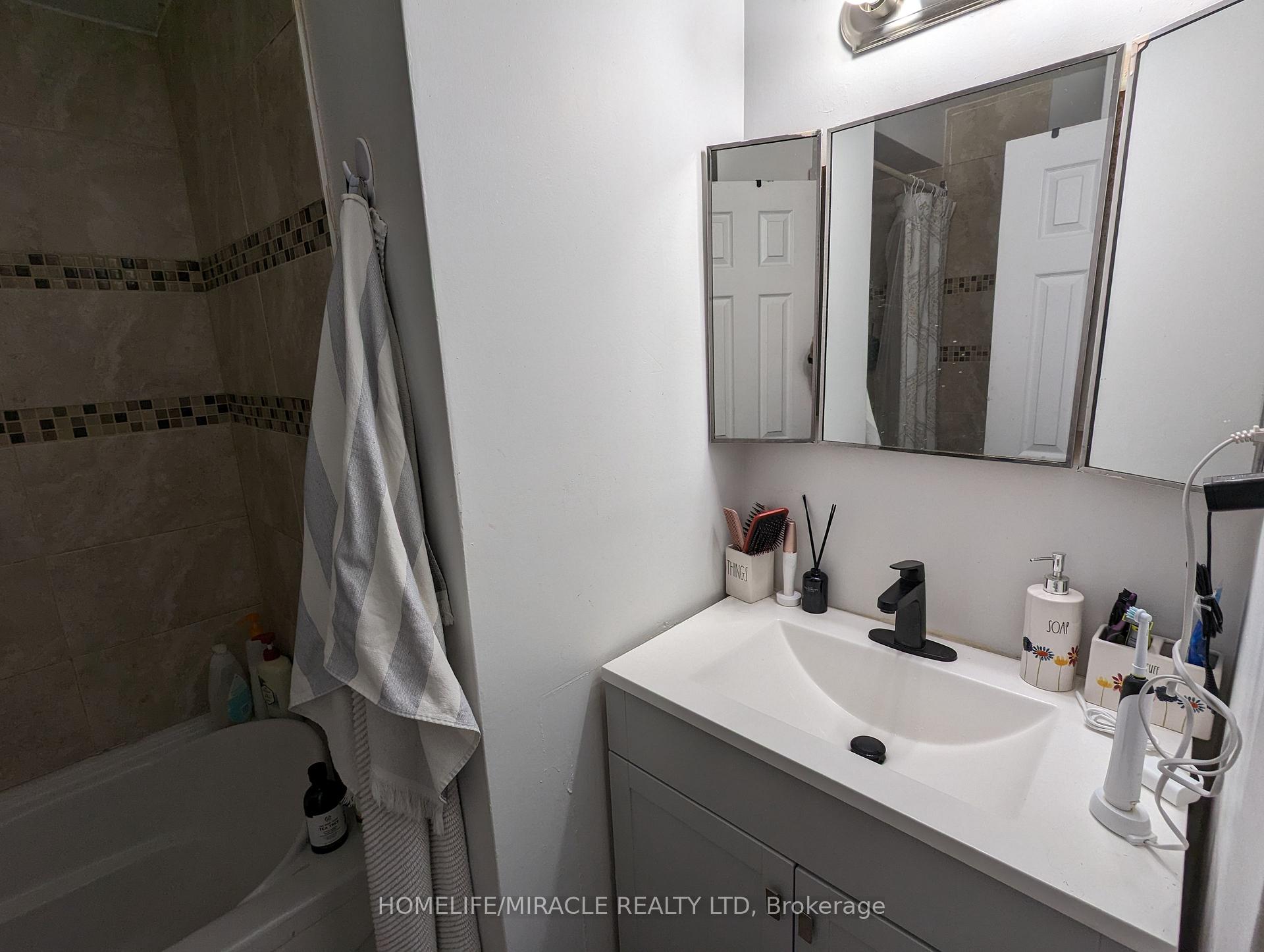 Photo 12 of 53 Ralgreen Crescent, Kitchener — HOMEH
