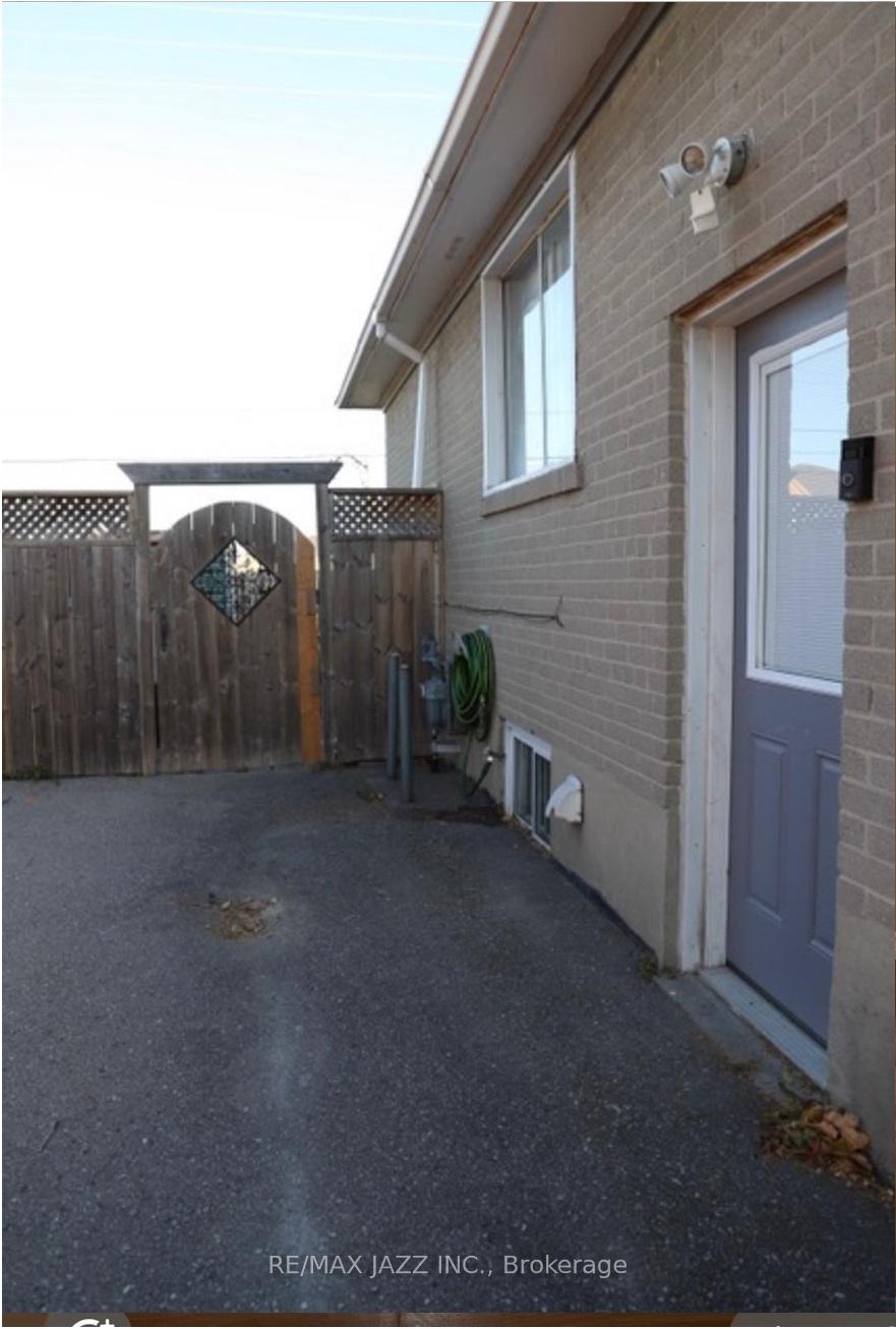 Photo 4 of Unit Lower, 41 Tulloch Drive, Ajax, South East — HOMEH