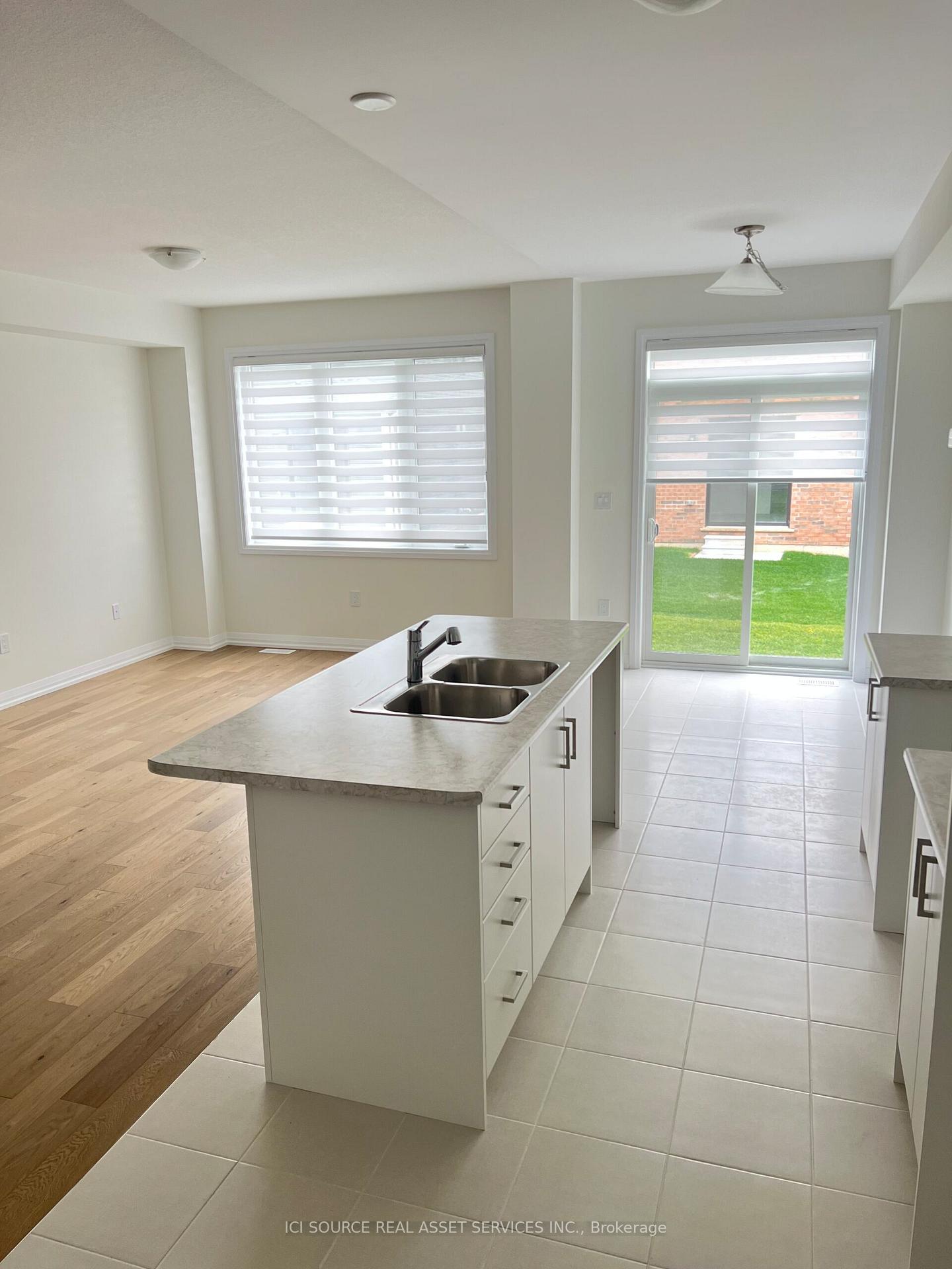 Photo 3 of 133 Granville Crescent, Haldimand — HOMEH