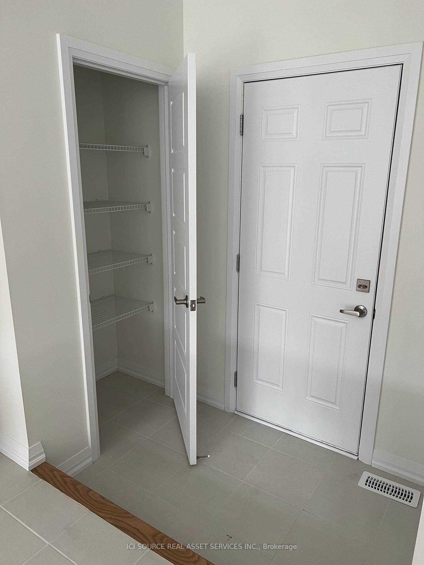 Photo 4 of 133 Granville Crescent, Haldimand — HOMEH