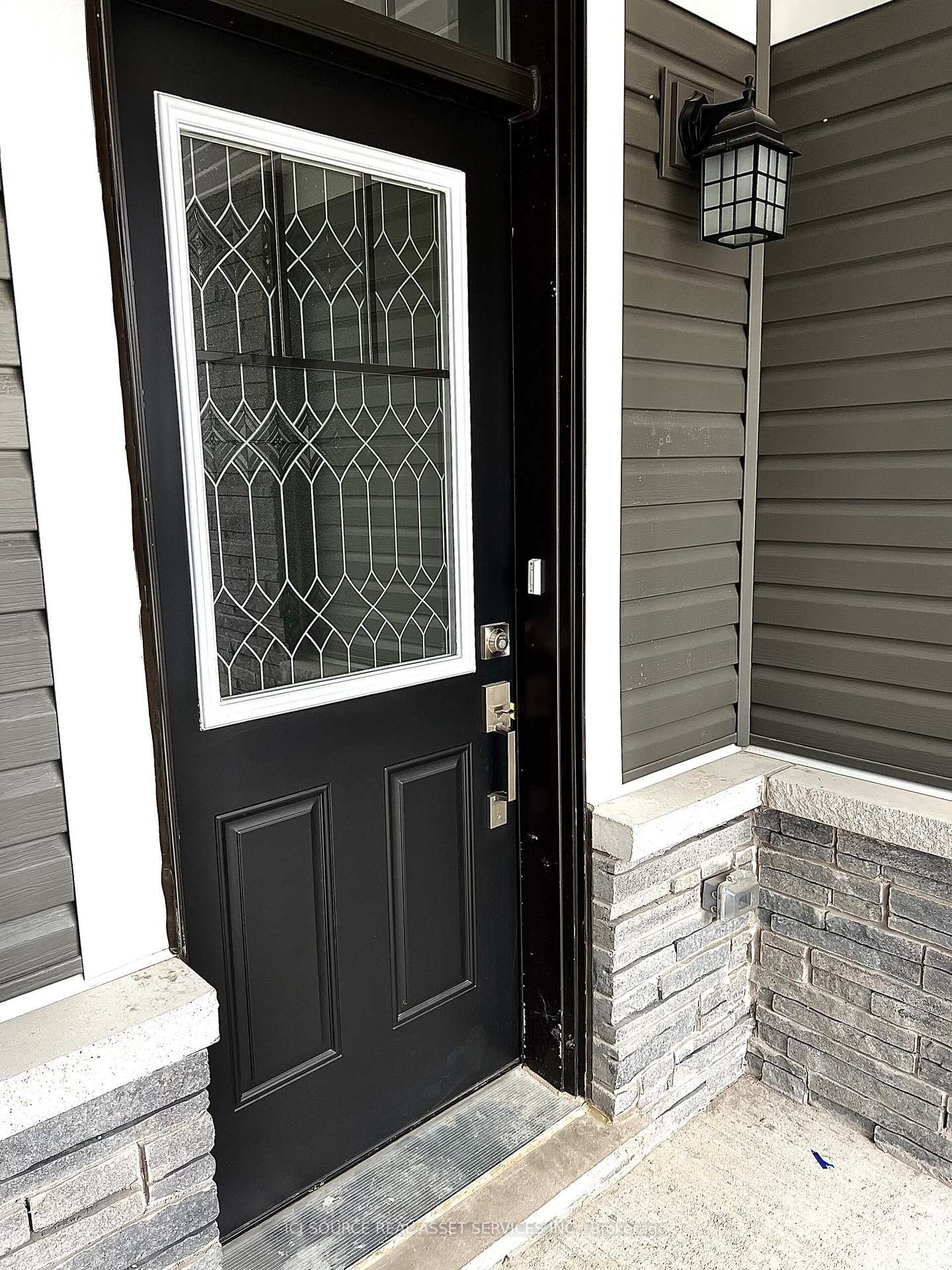 Photo 16 of 133 Granville Crescent, Haldimand — HOMEH