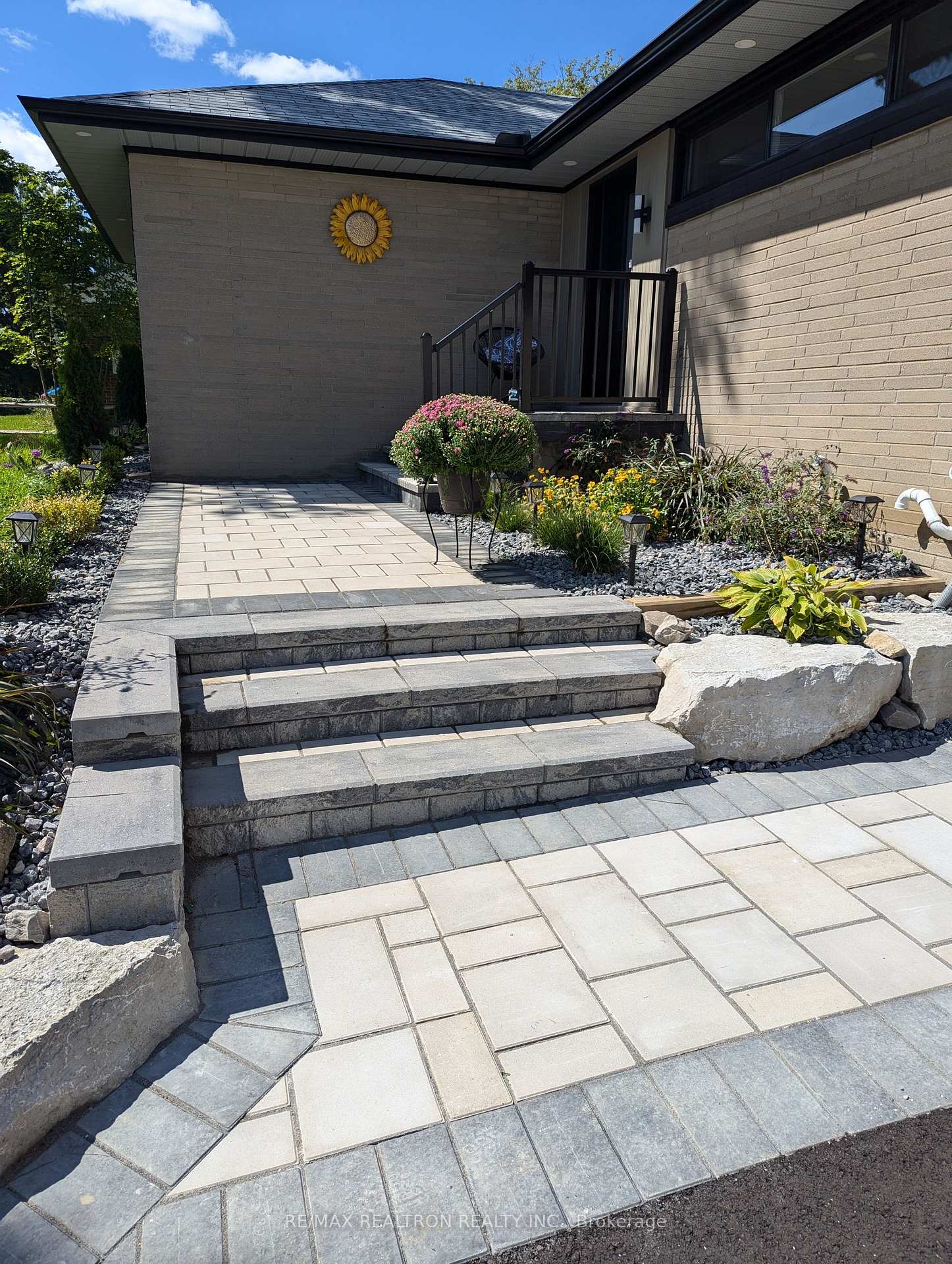 Photo 9 of 1005 Elgin Street, Newmarket, Huron Heights-Leslie Valley — HOMEH