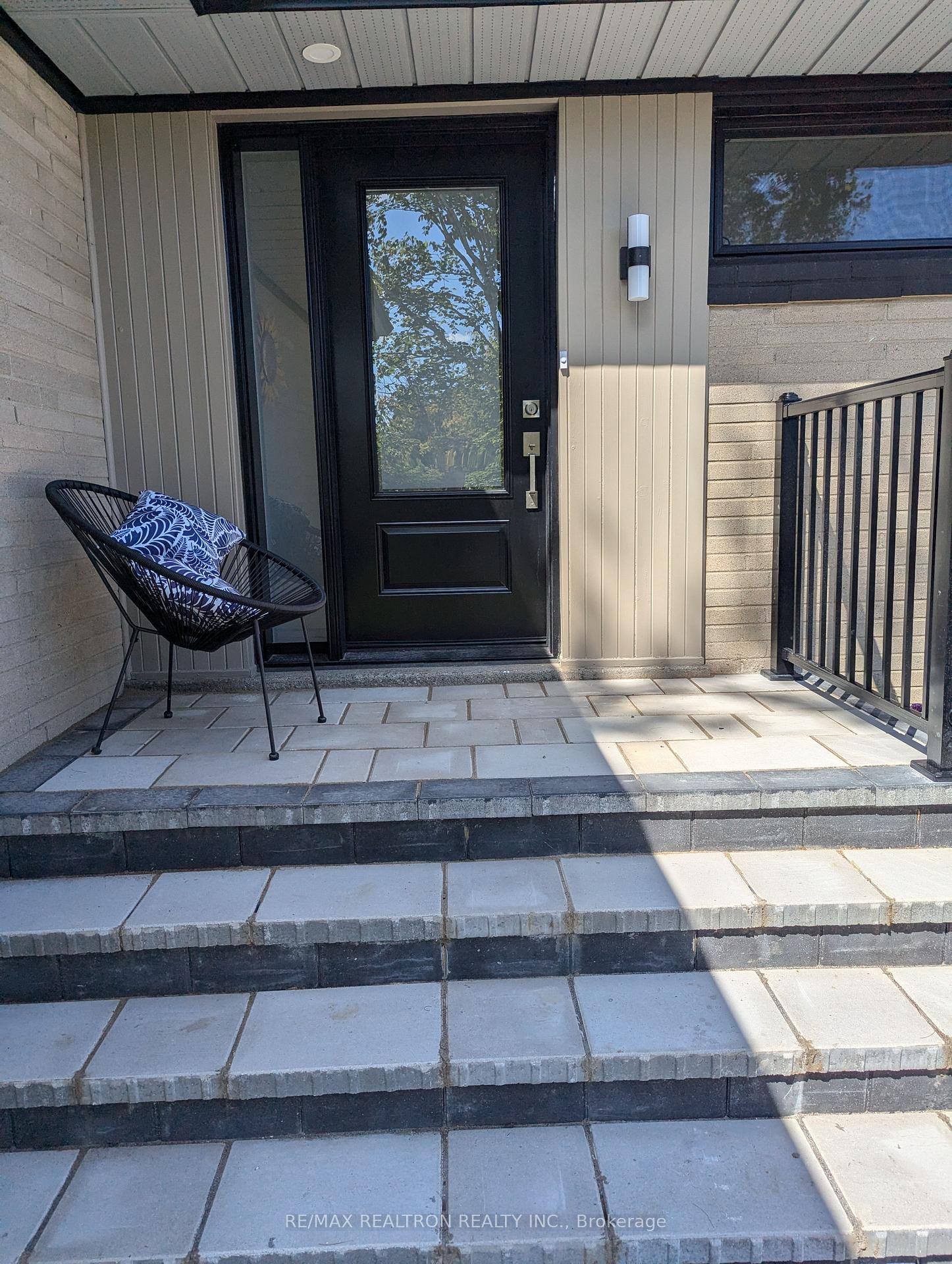 Photo 5 of 1005 Elgin Street, Newmarket, Huron Heights-Leslie Valley — HOMEH