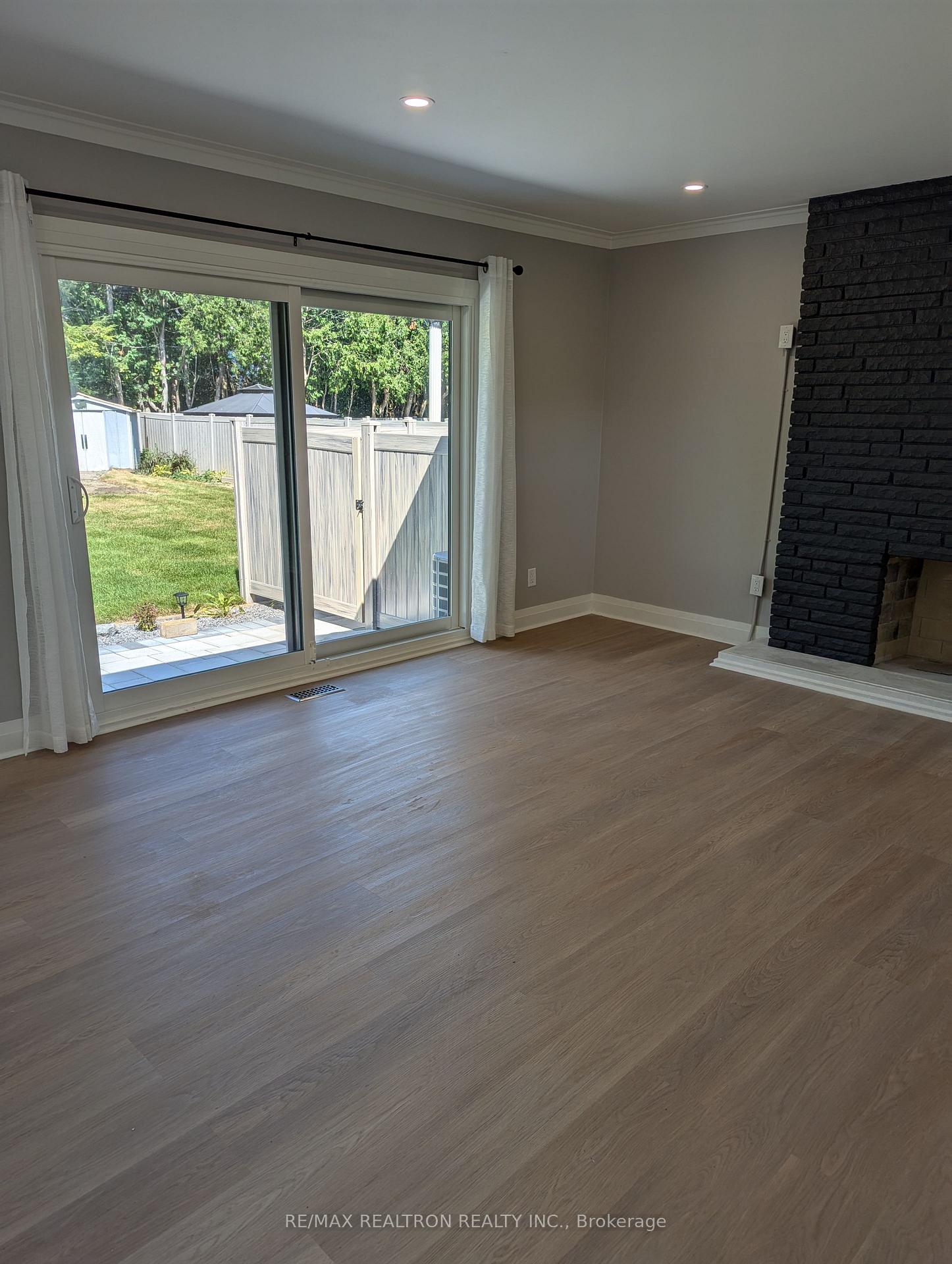 Photo 8 of 1005 Elgin Street, Newmarket, Huron Heights-Leslie Valley — HOMEH