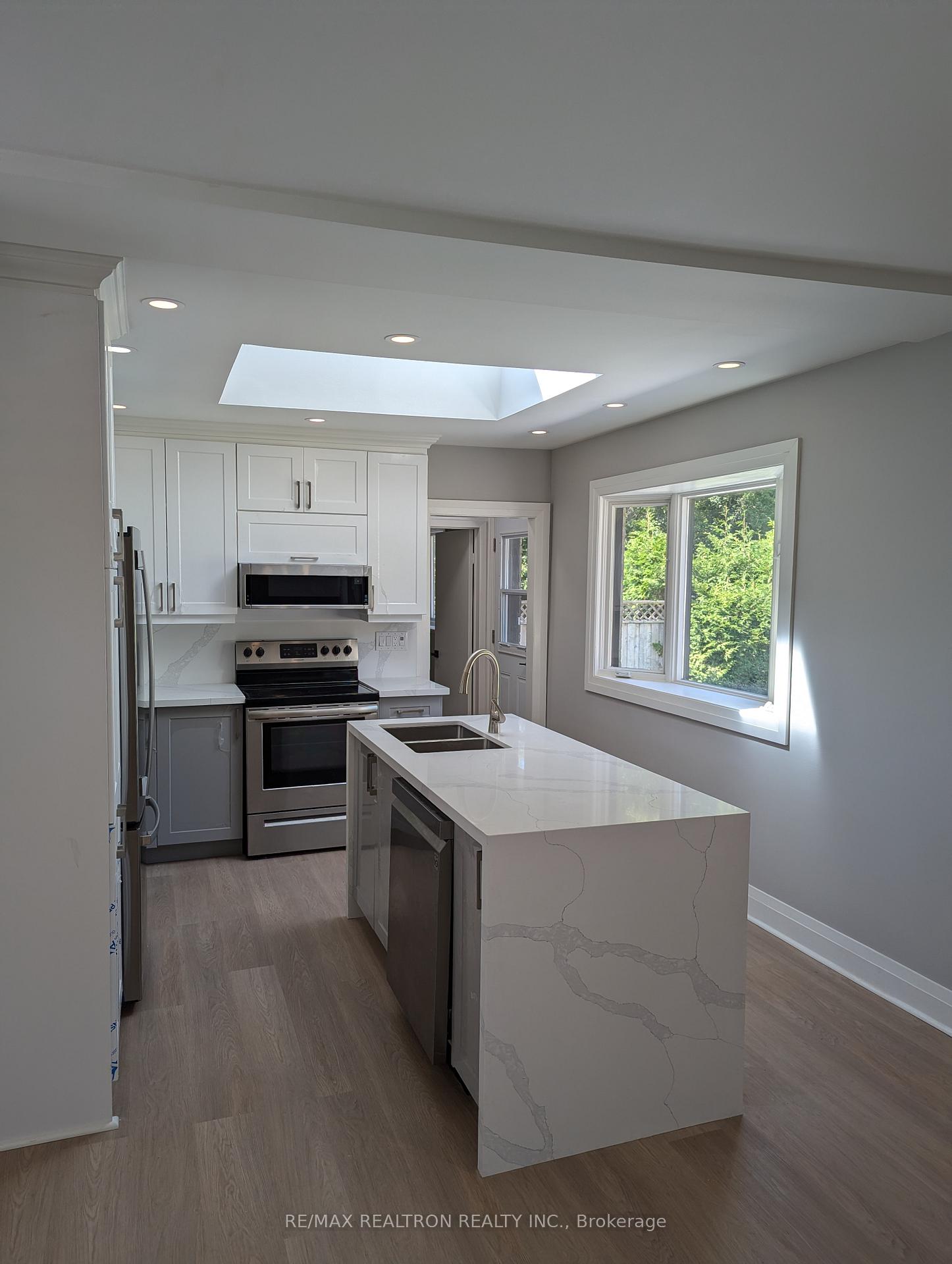 Photo 19 of 1005 Elgin Street, Newmarket, Huron Heights-Leslie Valley — HOMEH