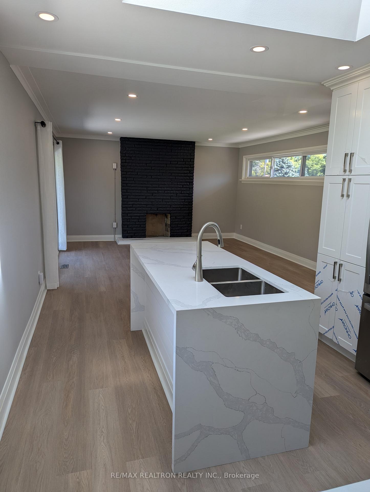 Photo 16 of 1005 Elgin Street, Newmarket, Huron Heights-Leslie Valley — HOMEH