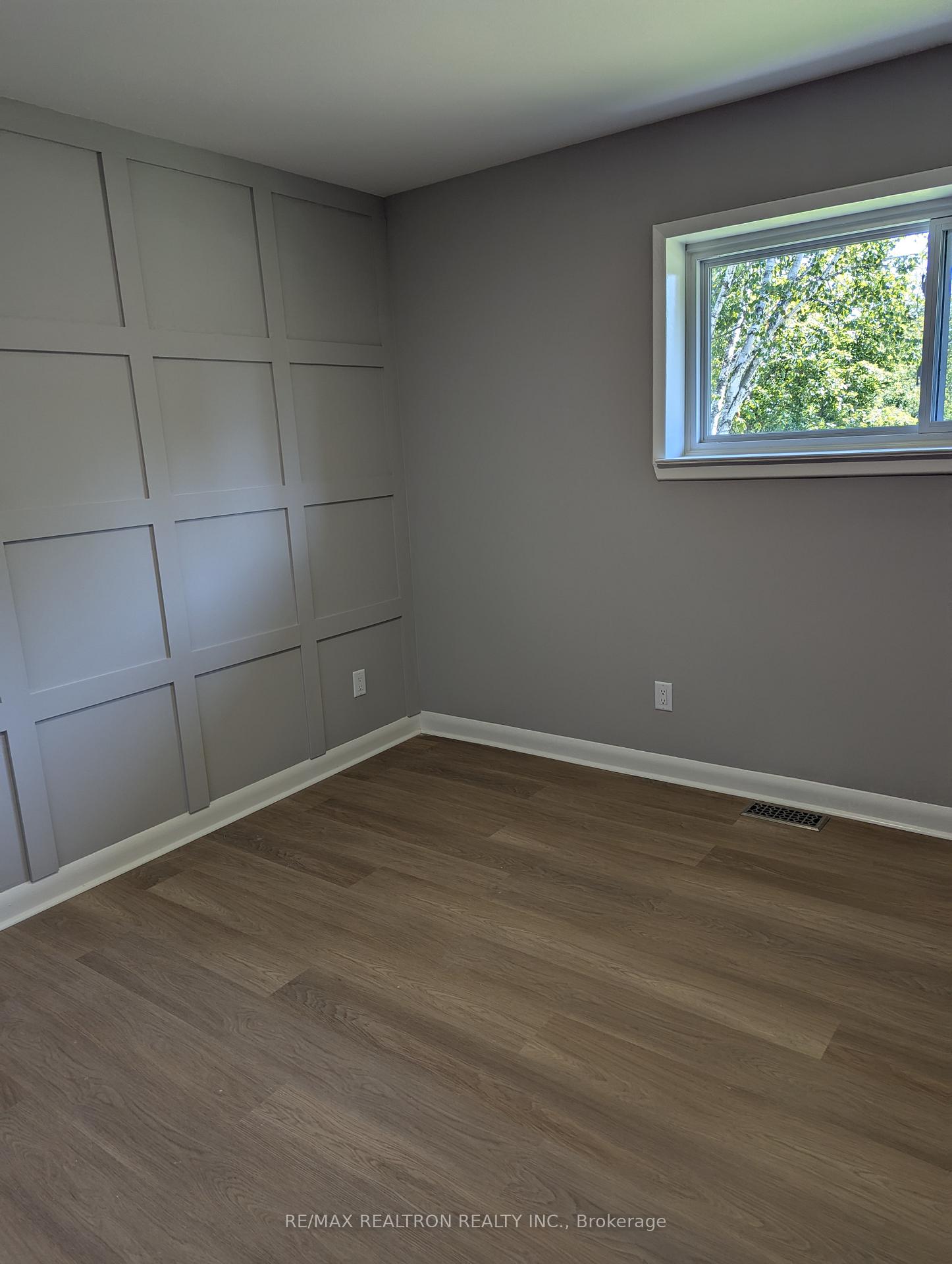 Photo 13 of 1005 Elgin Street, Newmarket, Huron Heights-Leslie Valley — HOMEH