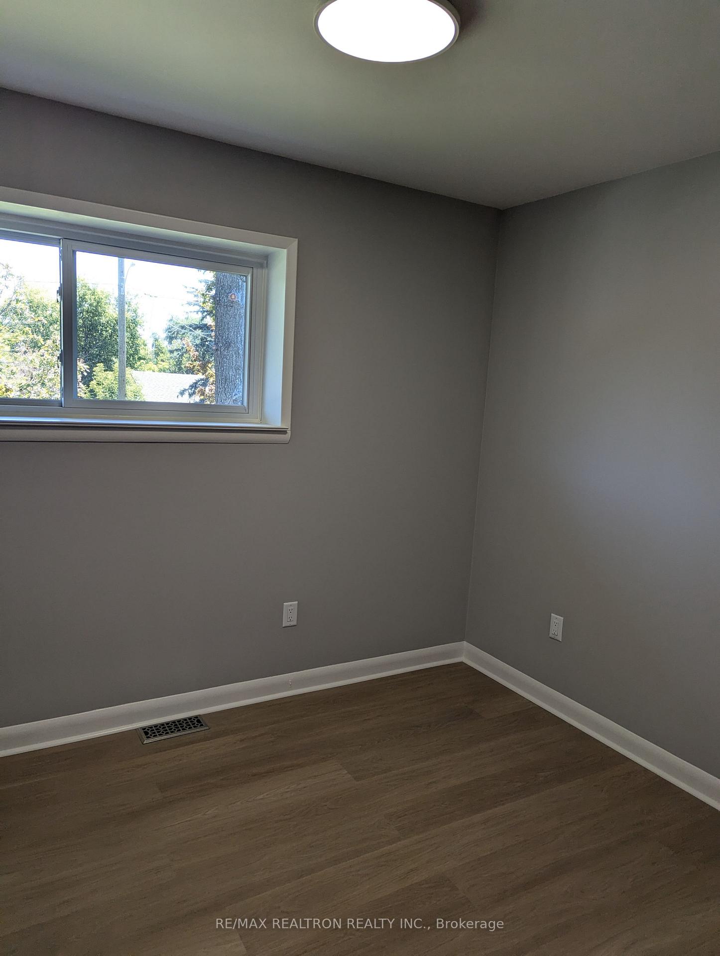 Photo 21 of 1005 Elgin Street, Newmarket, Huron Heights-Leslie Valley — HOMEH
