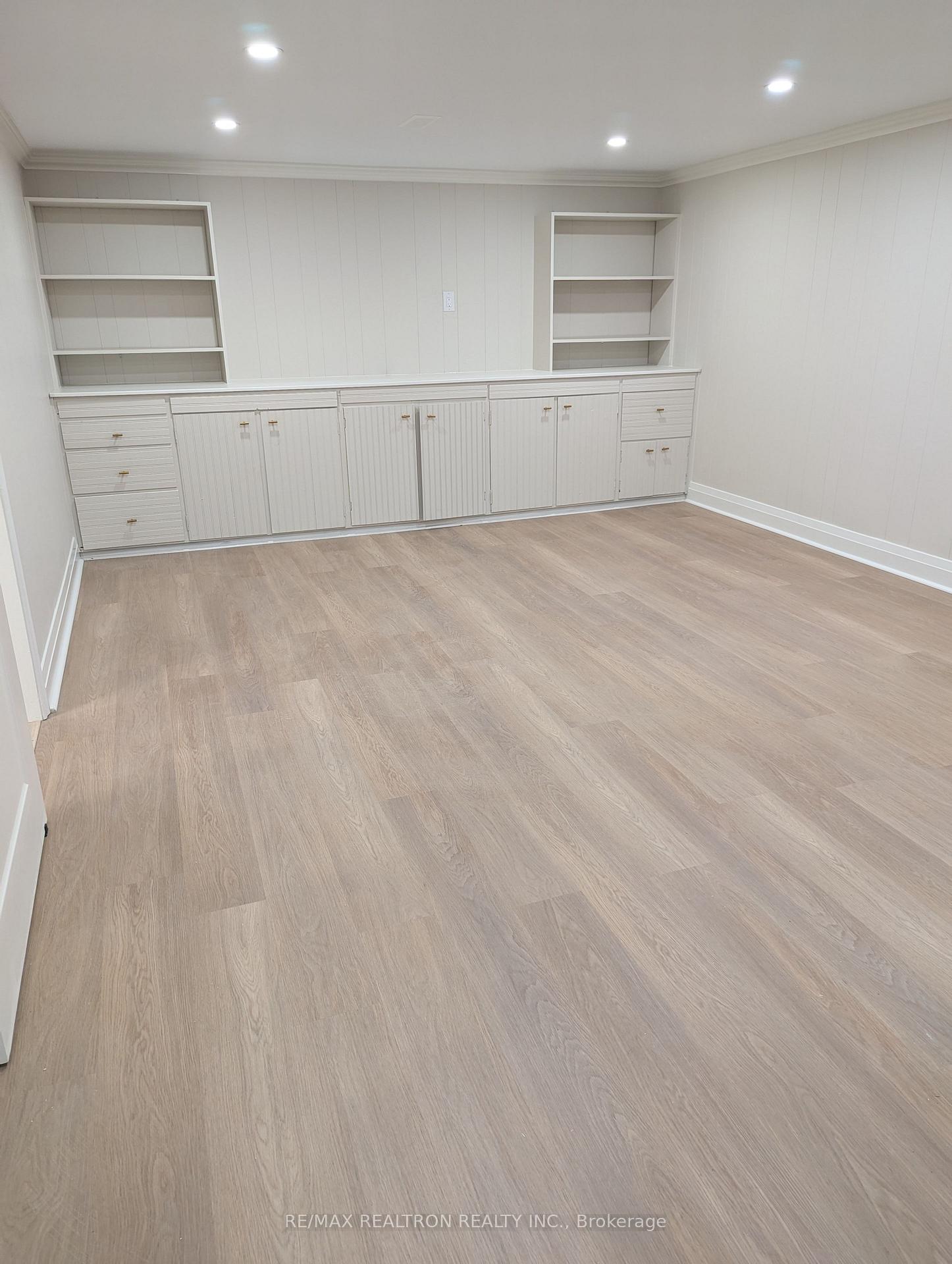 Photo 10 of 1005 Elgin Street, Newmarket, Huron Heights-Leslie Valley — HOMEH