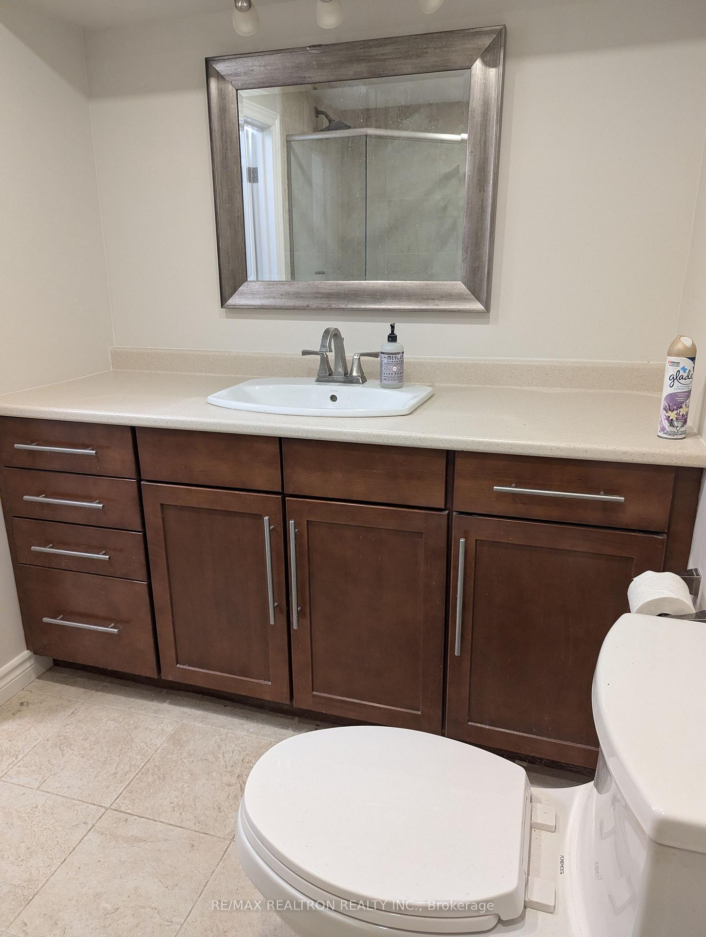 Photo 6 of 1005 Elgin Street, Newmarket, Huron Heights-Leslie Valley — HOMEH