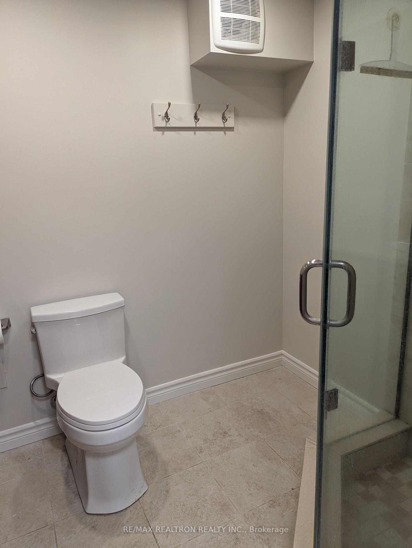 Photo 4 of 1005 Elgin Street, Newmarket, Huron Heights-Leslie Valley — HOMEH