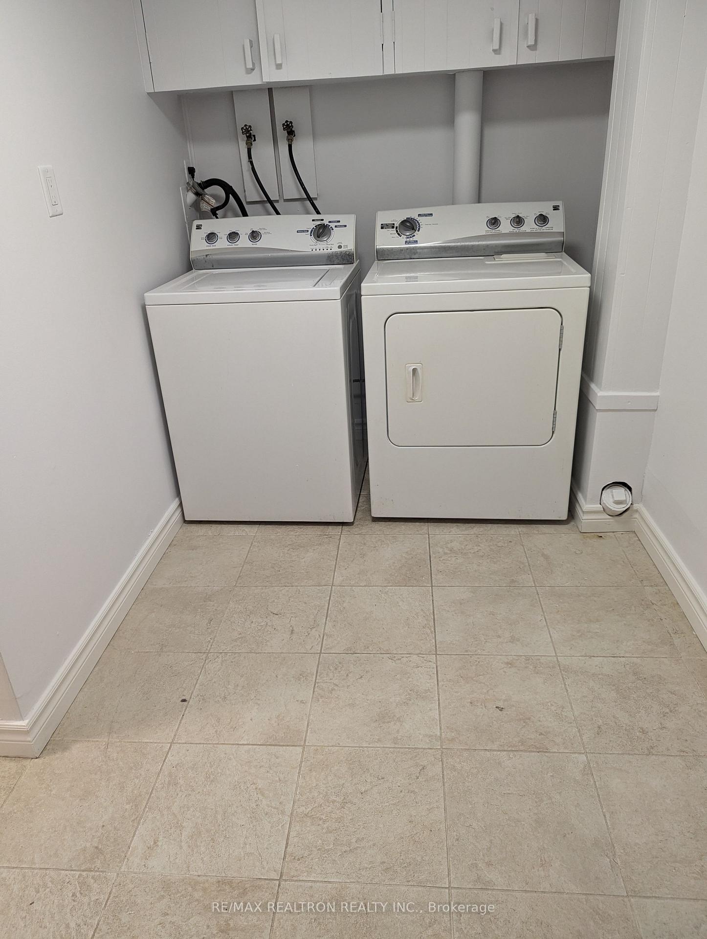 Photo 14 of 1005 Elgin Street, Newmarket, Huron Heights-Leslie Valley — HOMEH
