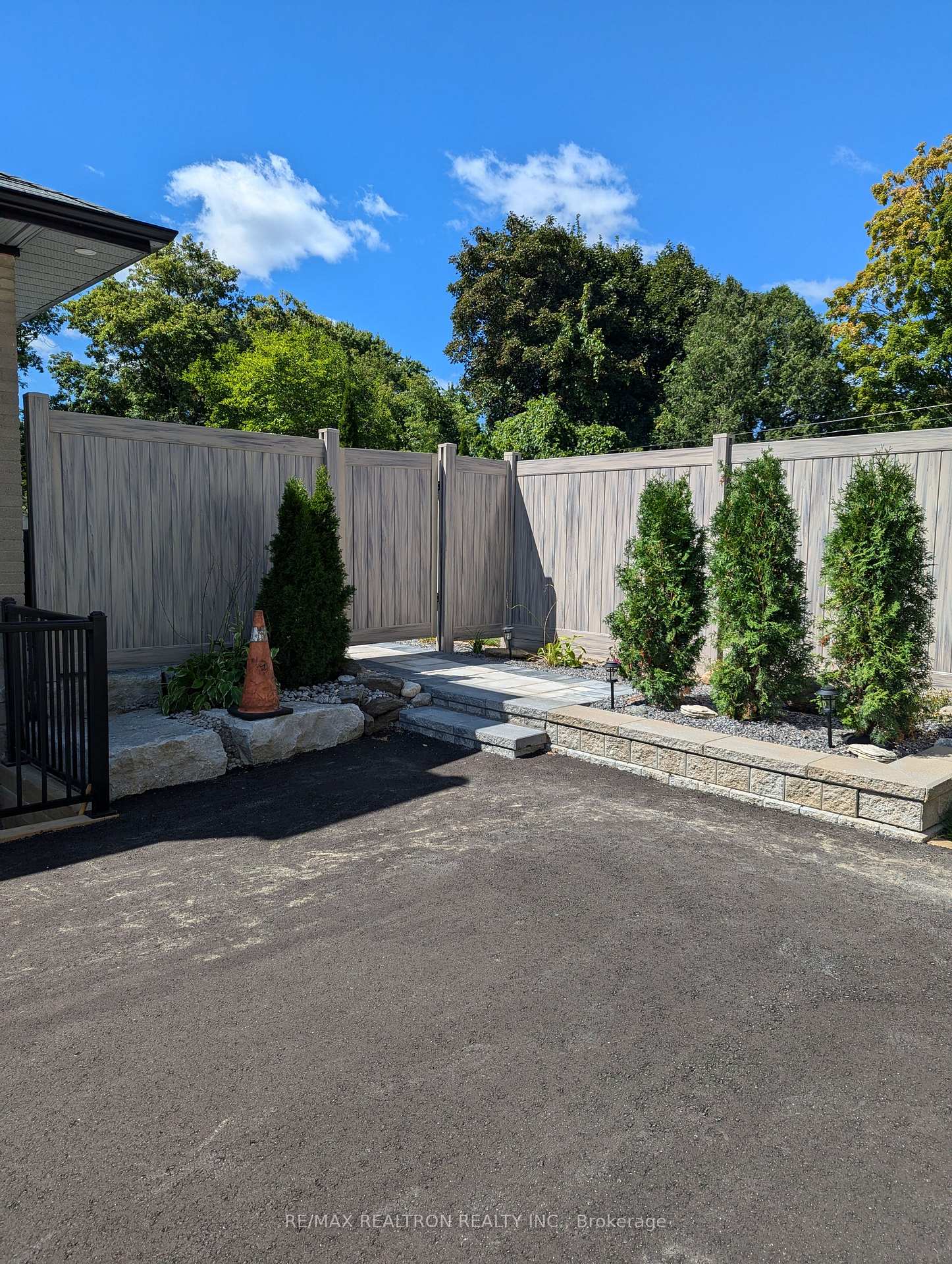 Photo 15 of 1005 Elgin Street, Newmarket, Huron Heights-Leslie Valley — HOMEH