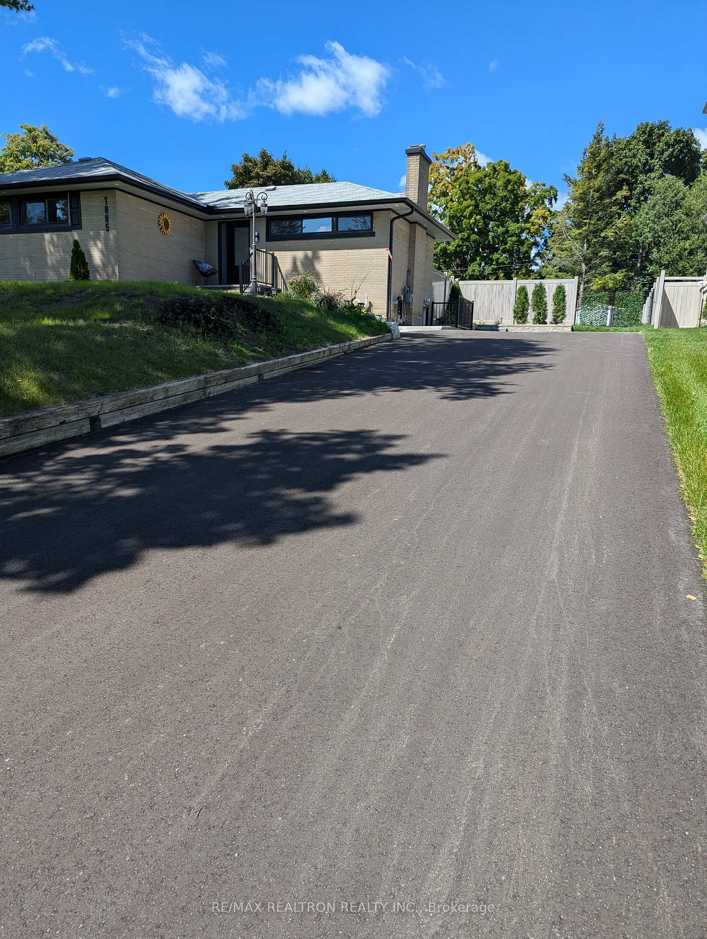 Photo 18 of 1005 Elgin Street, Newmarket, Huron Heights-Leslie Valley — HOMEH