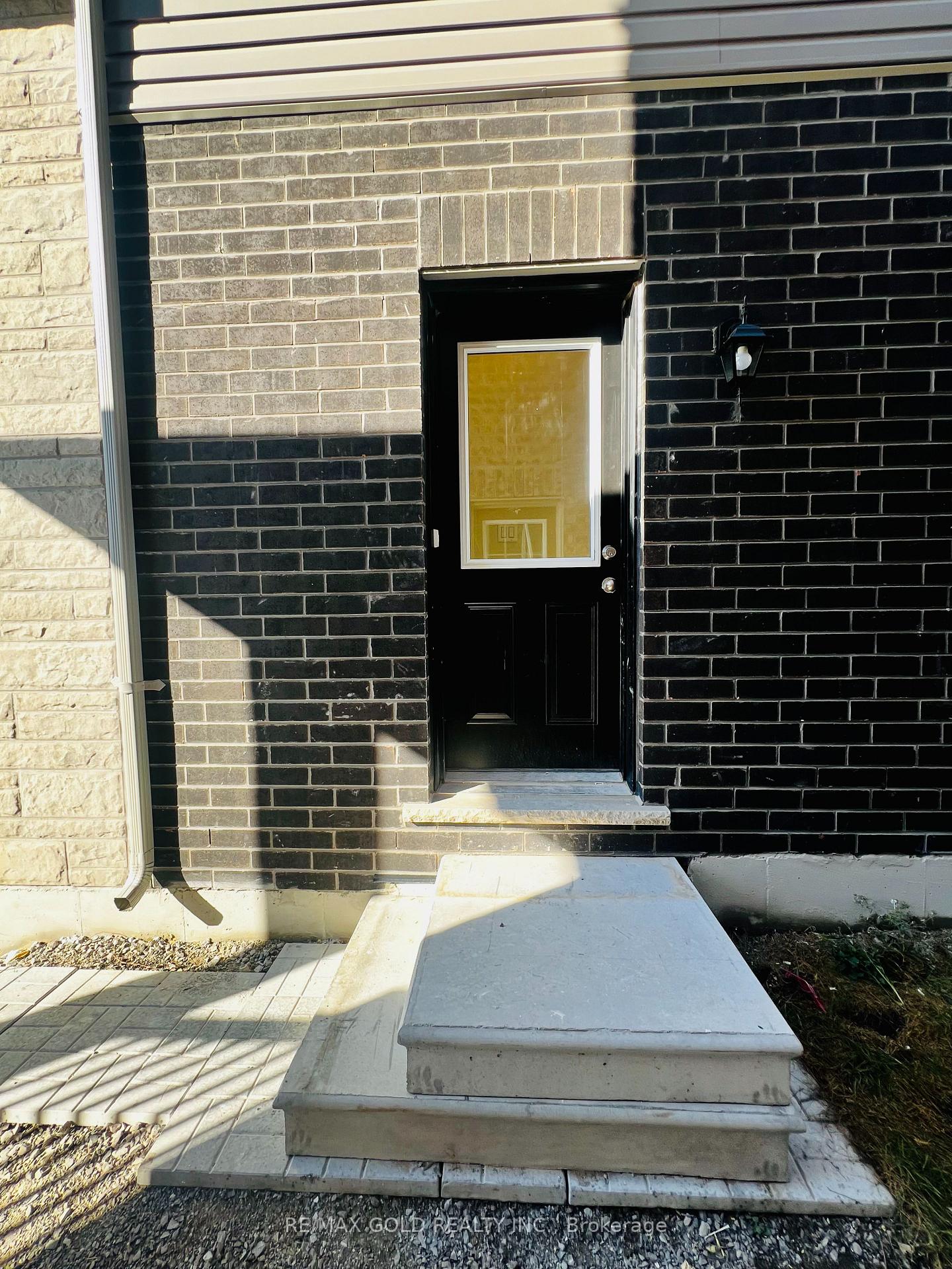Photo 3 of Unit Unit 1, 24 Hylton Drive, Barrie, Rural Barrie Southeast — HOMEH