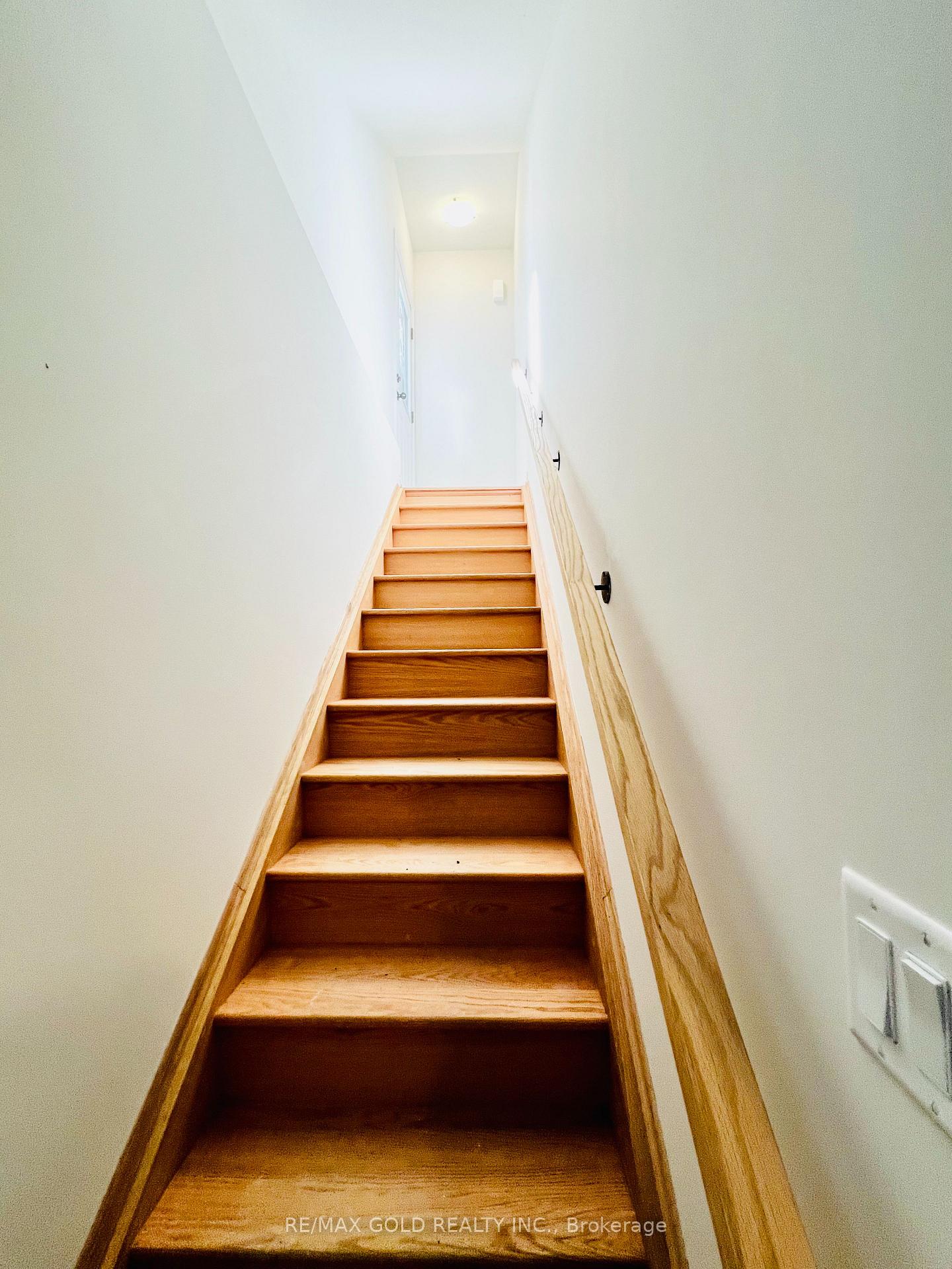Photo 8 of Unit Unit 1, 24 Hylton Drive, Barrie, Rural Barrie Southeast — HOMEH