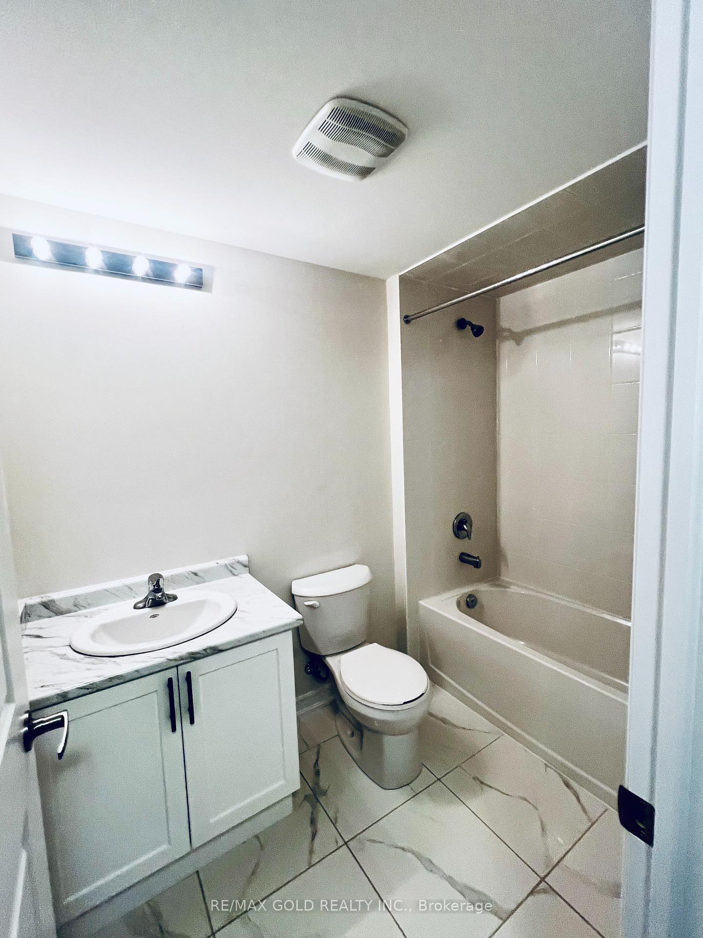Photo 5 of Unit Unit 1, 24 Hylton Drive, Barrie, Rural Barrie Southeast — HOMEH