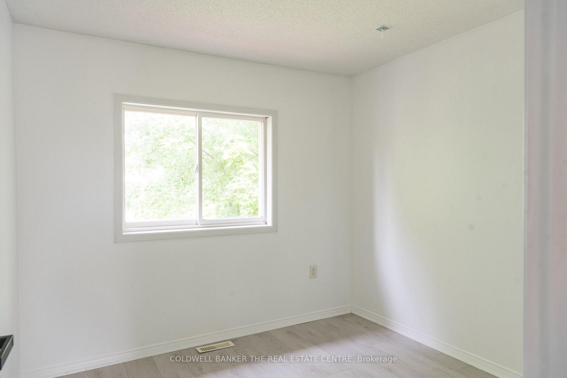 Photo 10 of 28 Lions Gate Boulevard, Barrie, Little Lake — HOMEH