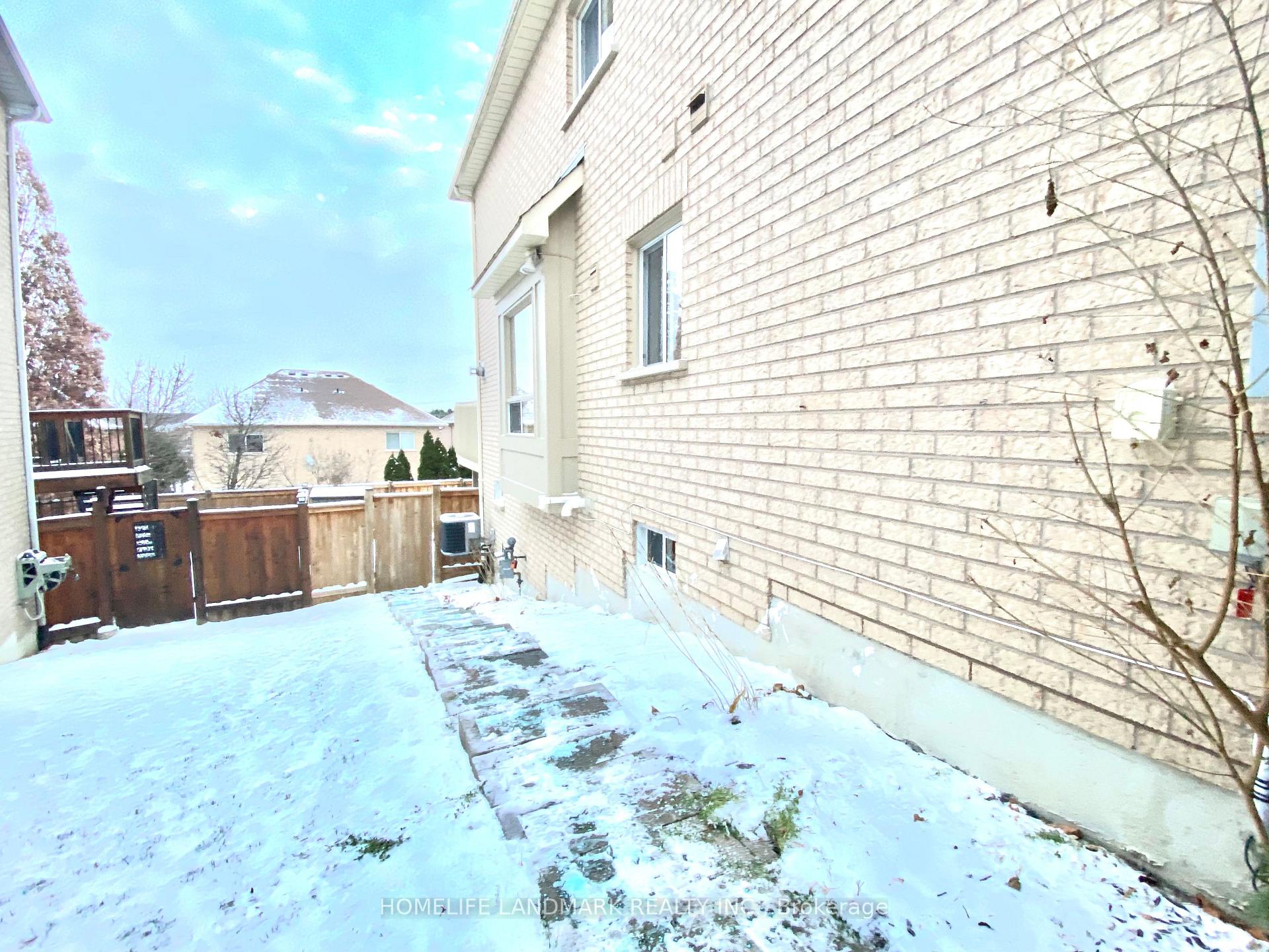 Photo 12 of Unit Bsmt, 129 Primeau Drive, Aurora, Aurora Grove — HOMEH