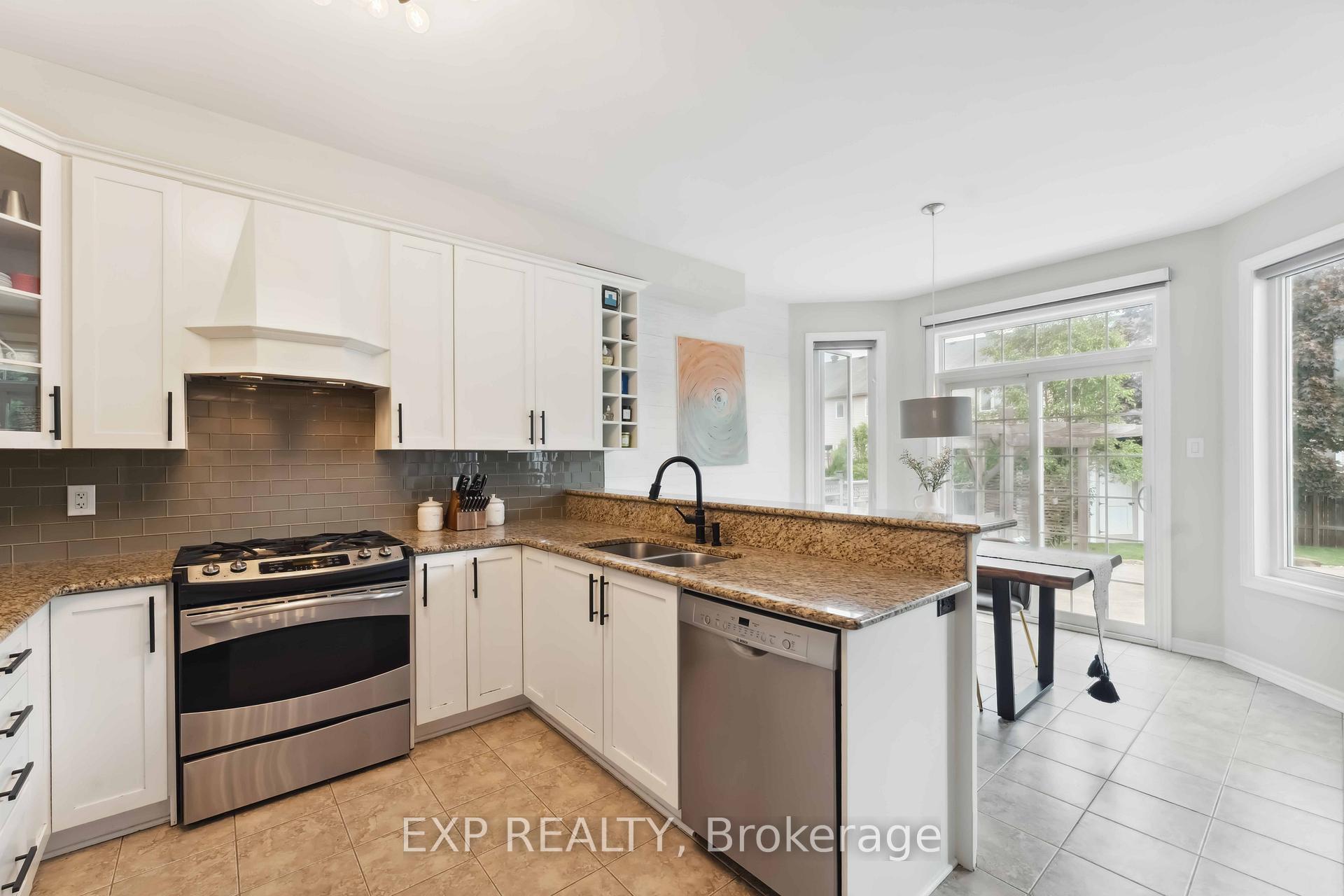 Photo 6 of 6925 Mary Anne Drive, Ottawa, Greely — HOMEH