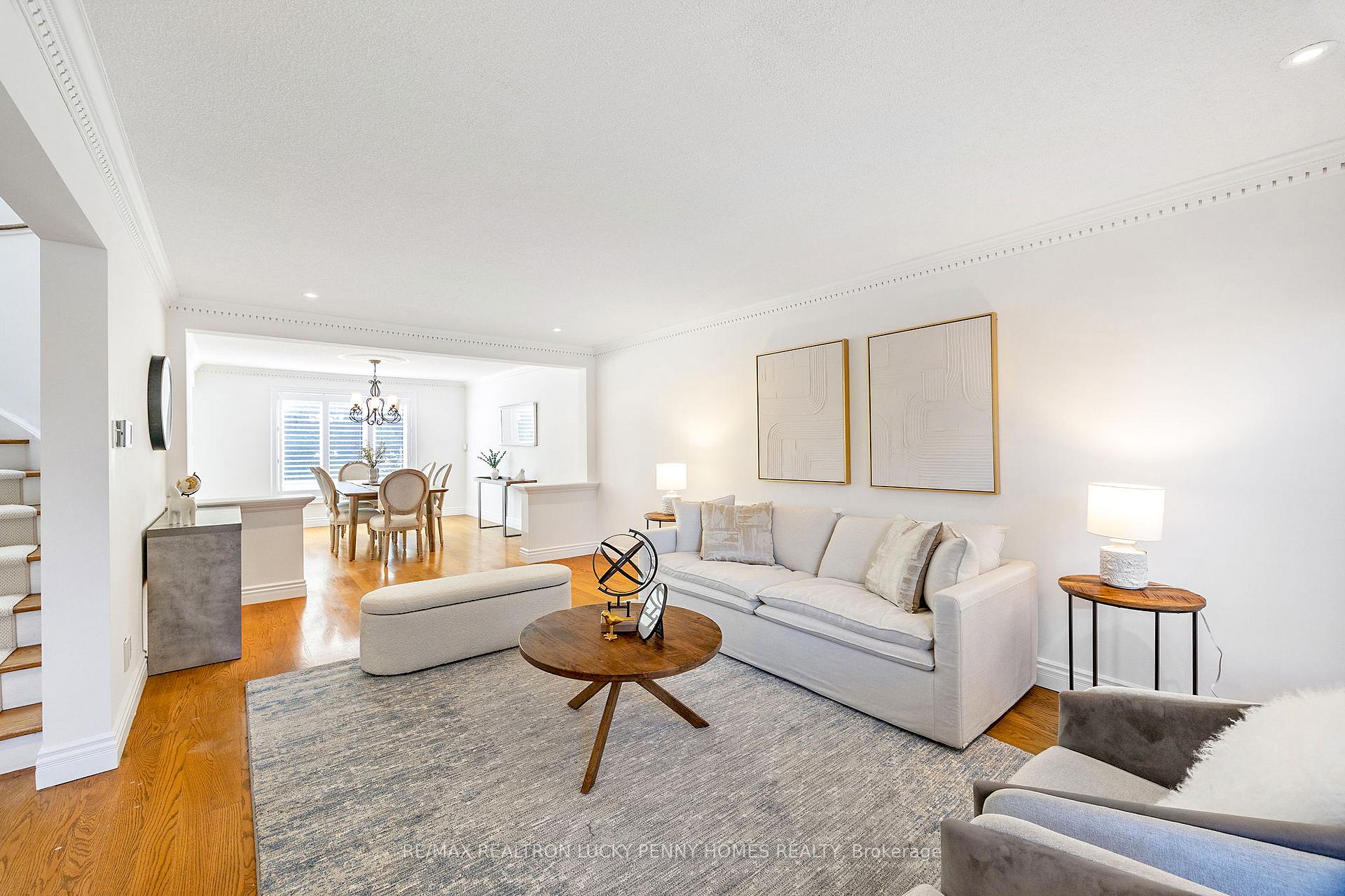 Photo 6 of 126 Aitken Circle, Markham, Unionville — HOMEH