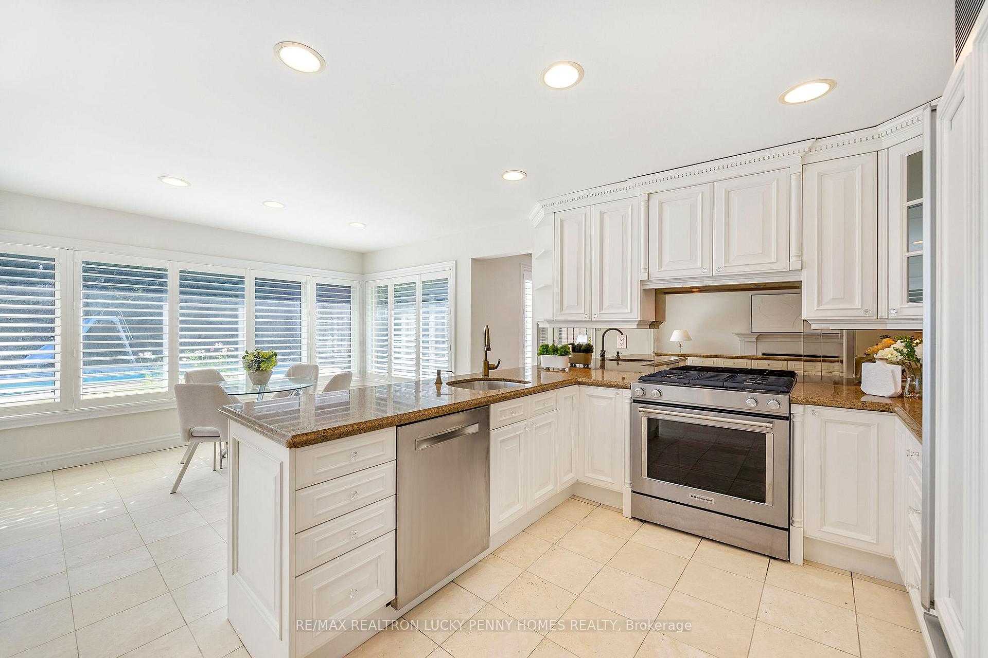 Photo 18 of 126 Aitken Circle, Markham, Unionville — HOMEH