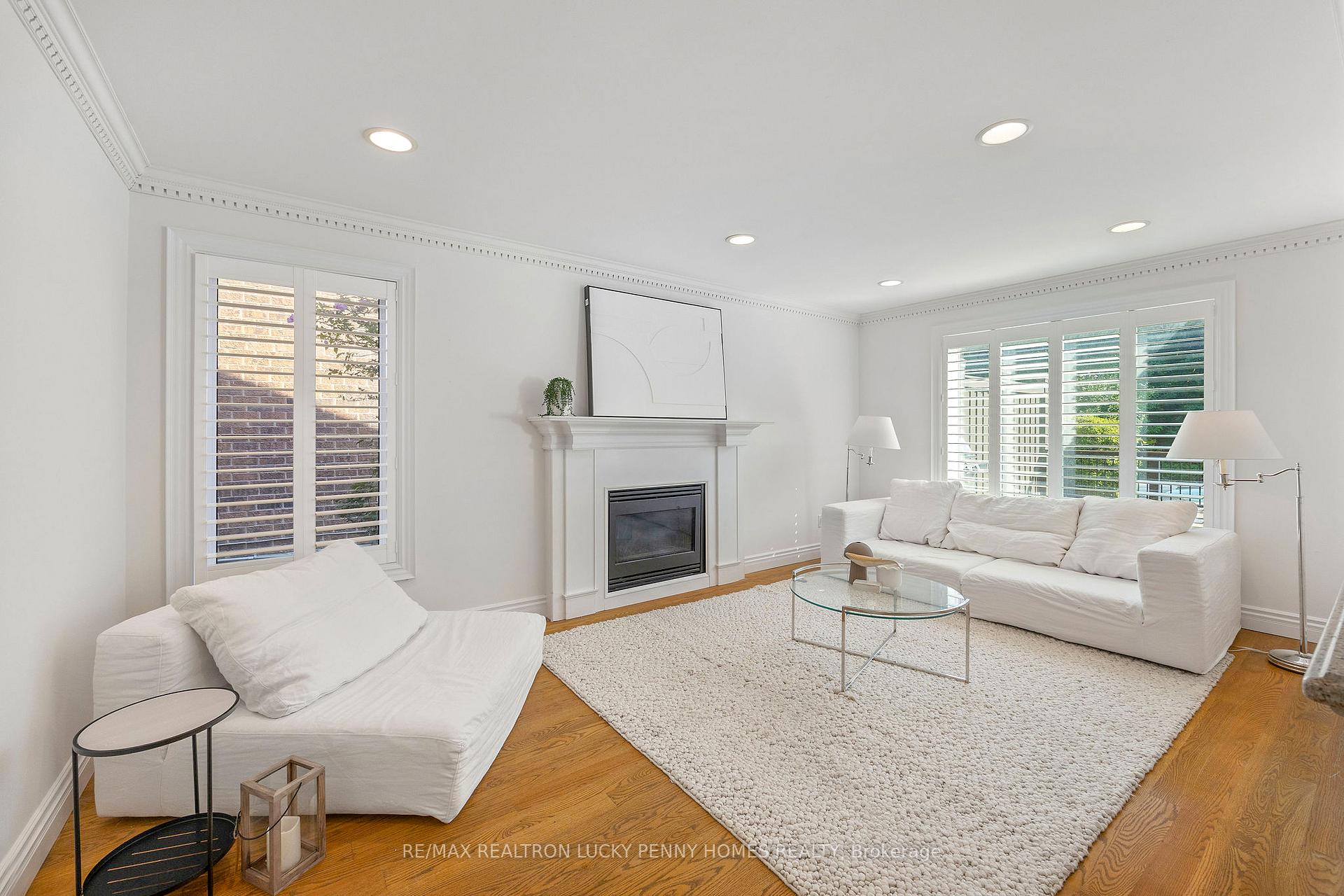Photo 10 of 126 Aitken Circle, Markham, Unionville — HOMEH