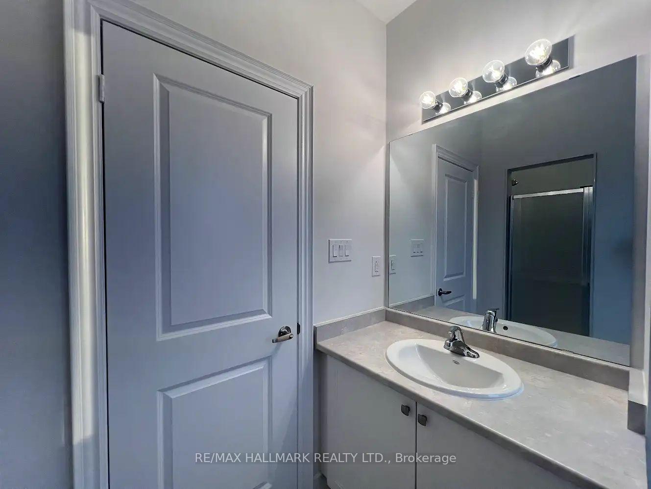 Photo 4 of 111 Tennant Circle, Vaughan, Vellore Village — HOMEH
