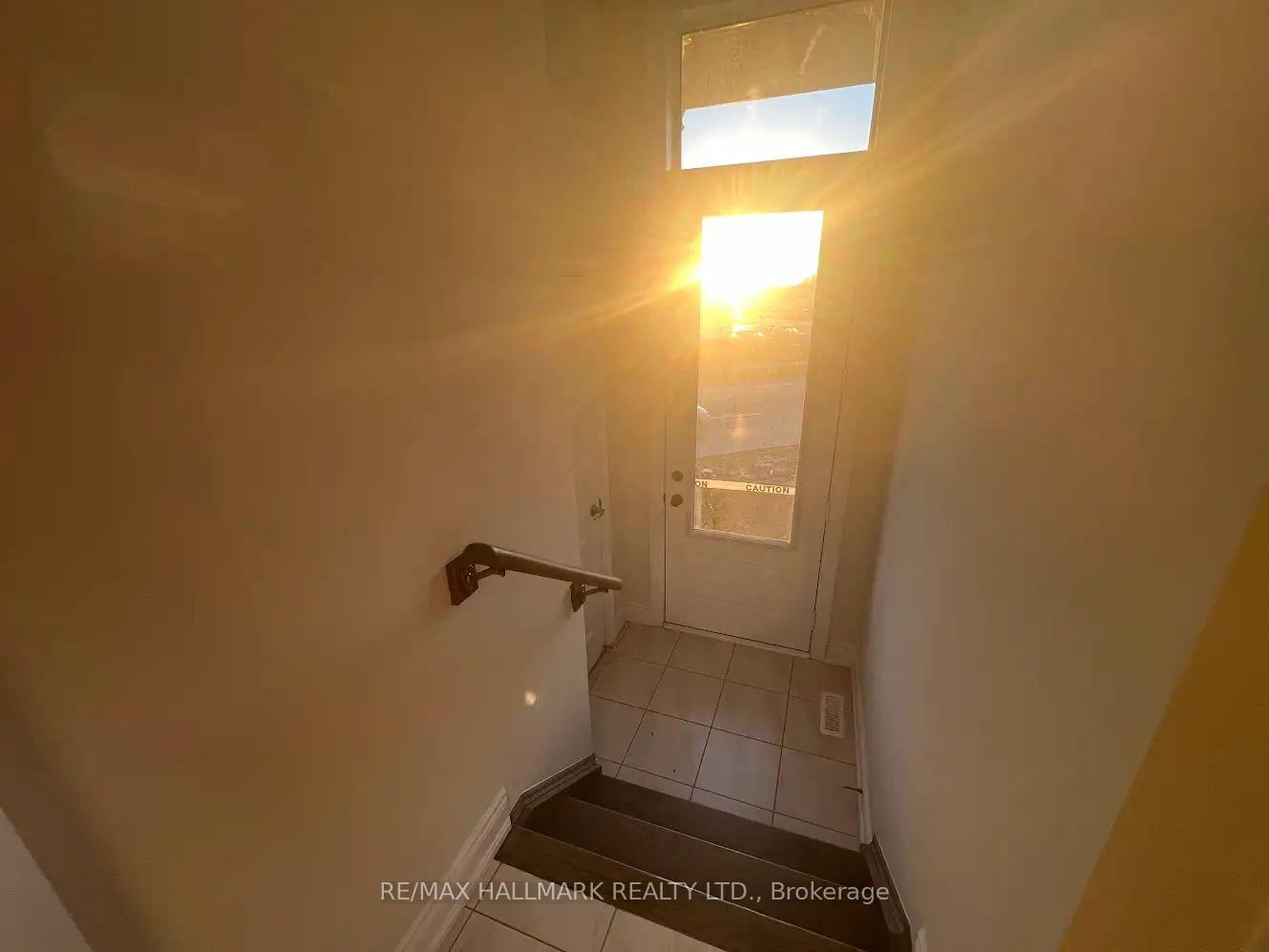 Photo 3 of 111 Tennant Circle, Vaughan, Vellore Village — HOMEH