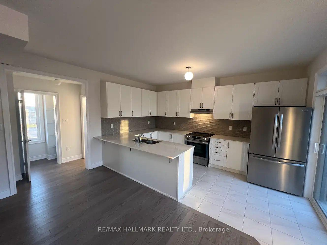 Photo 7 of 111 Tennant Circle, Vaughan, Vellore Village — HOMEH