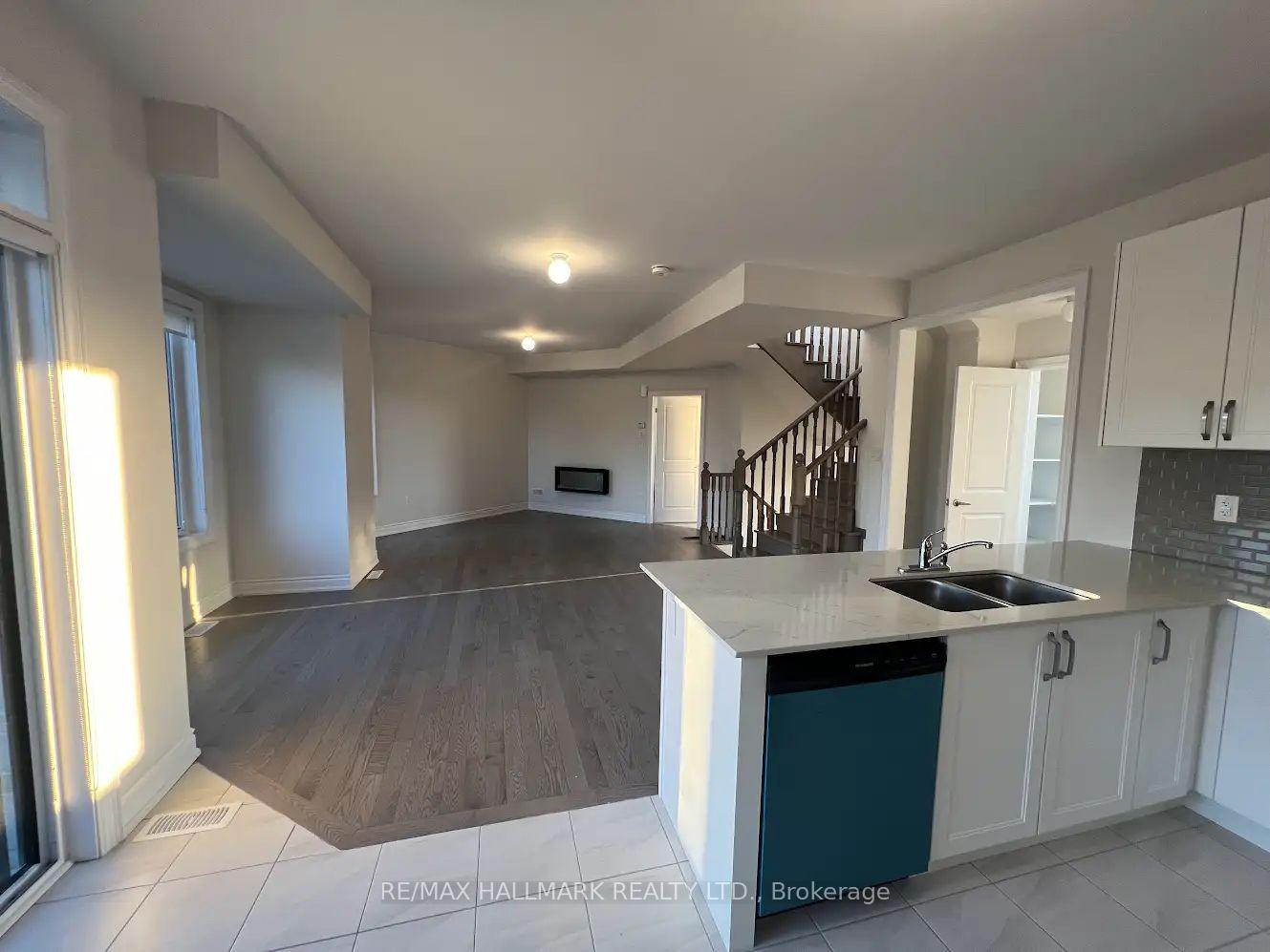 Photo 13 of 111 Tennant Circle, Vaughan, Vellore Village — HOMEH