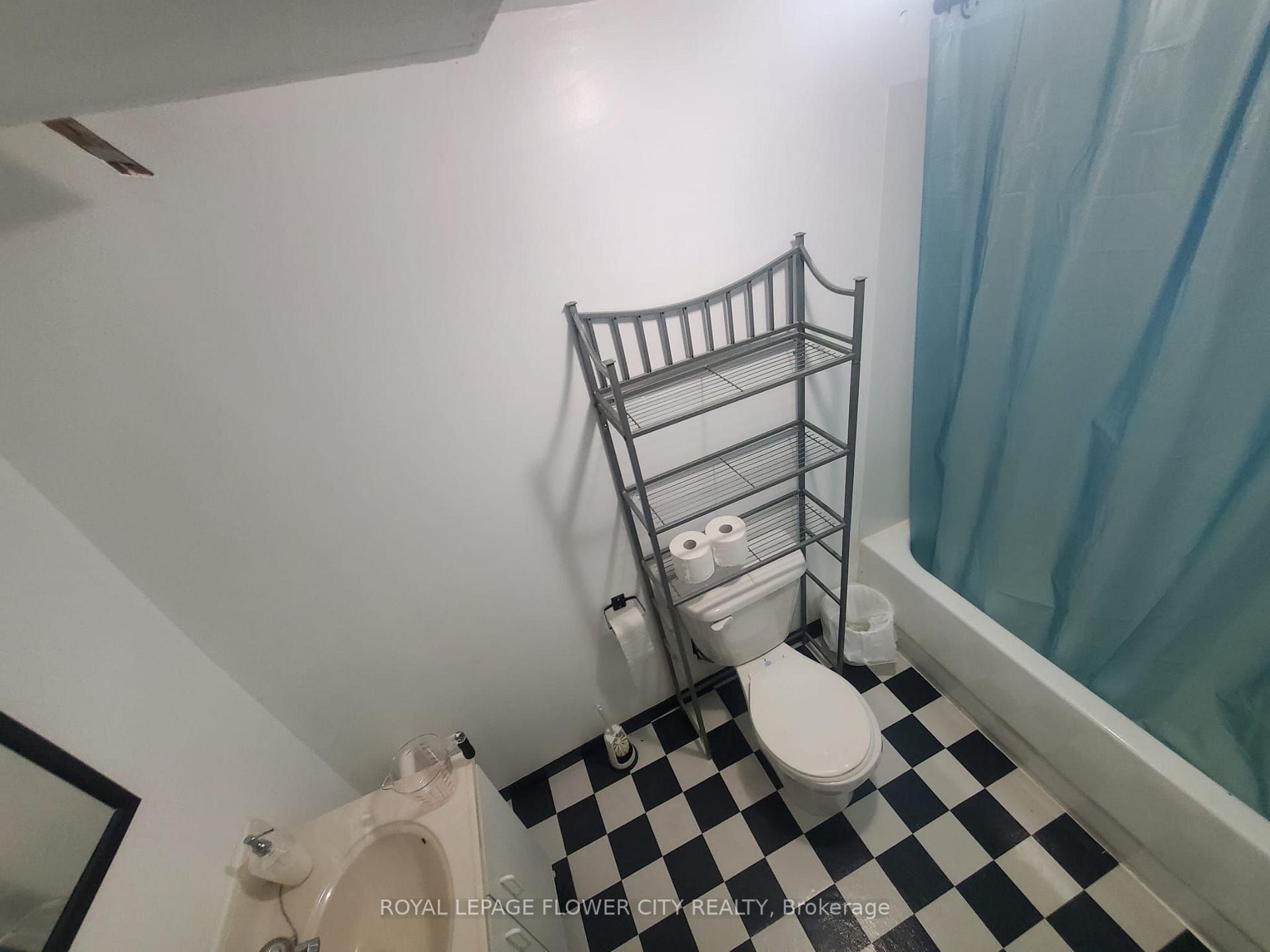 Photo 7 of Unit basemnt, 70 Teddington Crescent, Whitby, Pringle Creek — HOMEH