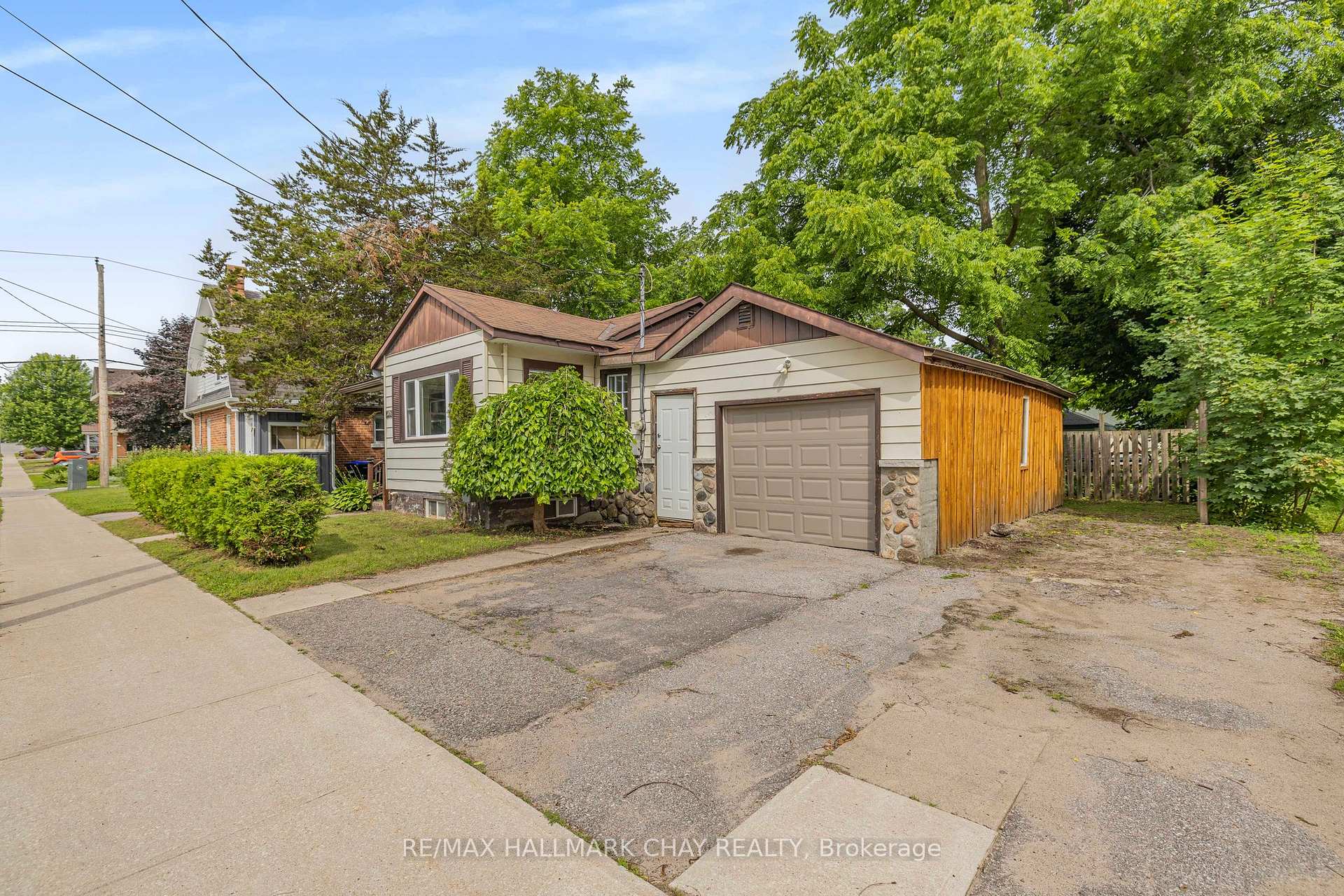 Photo 4 of 398 Hannah Street, Midland — HOMEH