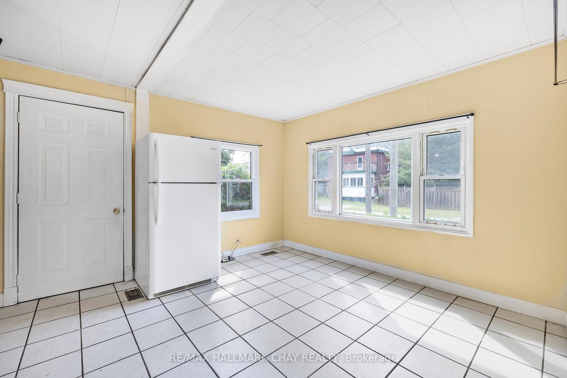 Photo 2 of 398 Hannah Street, Midland — HOMEH