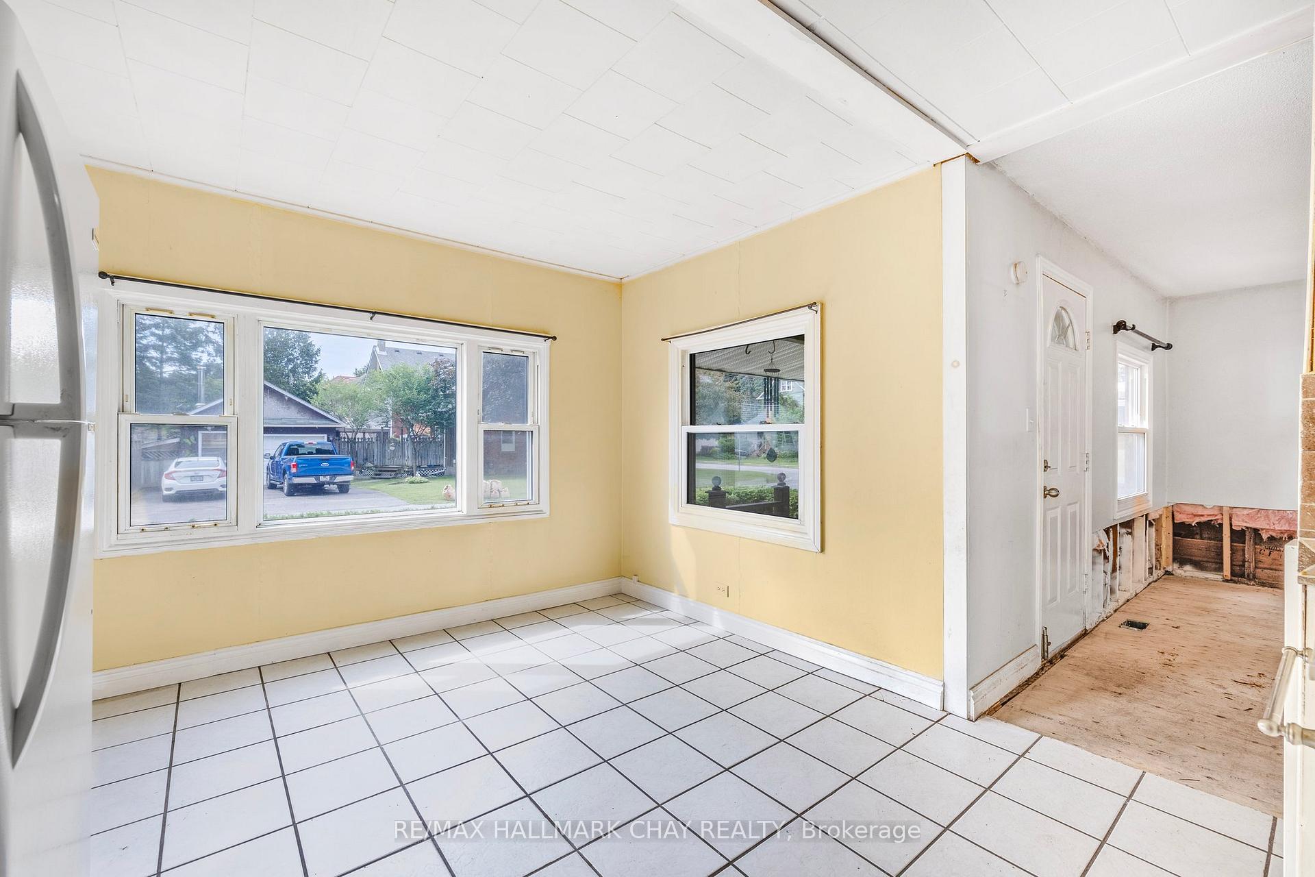 Photo 10 of 398 Hannah Street, Midland — HOMEH