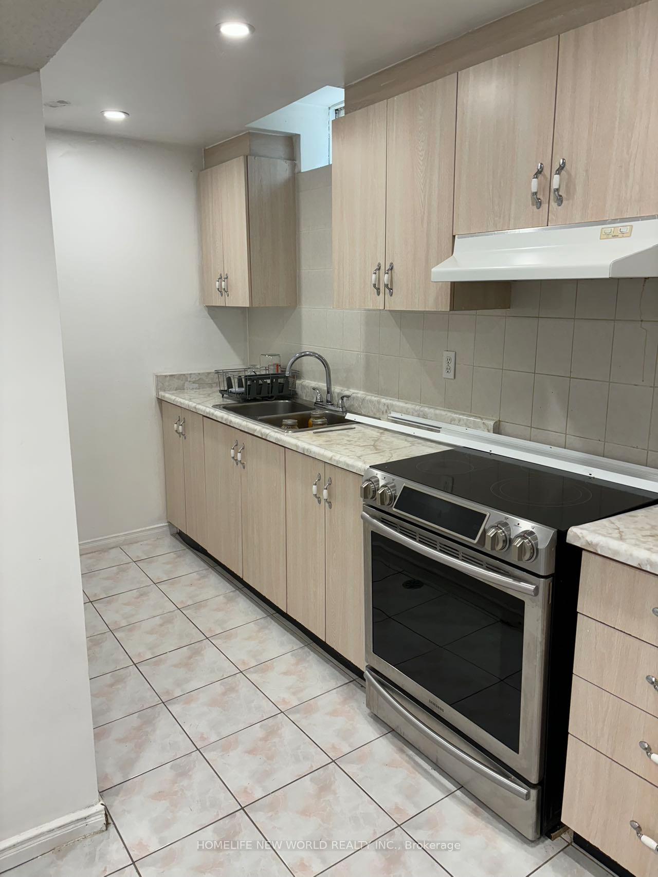 Photo 1 of 2 Bute Court, Vaughan, Maple — HOMEH