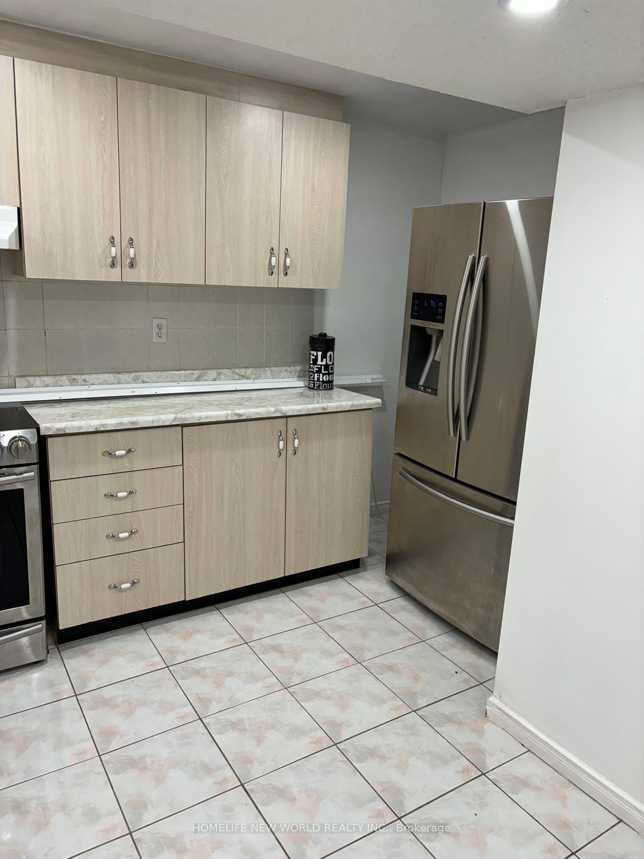 Photo 2 of 2 Bute Court, Vaughan, Maple — HOMEH