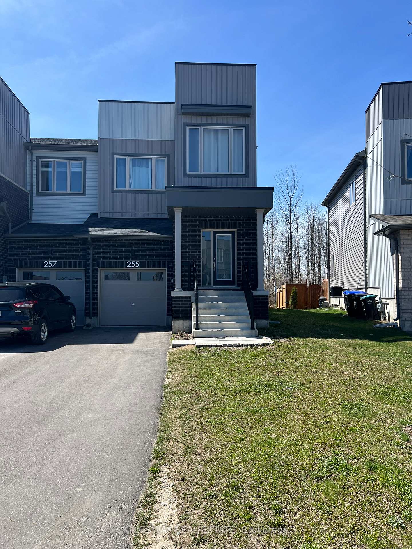 Photo 1 of 255 Atkinson Street, Clearview, Stayner — HOMEH
