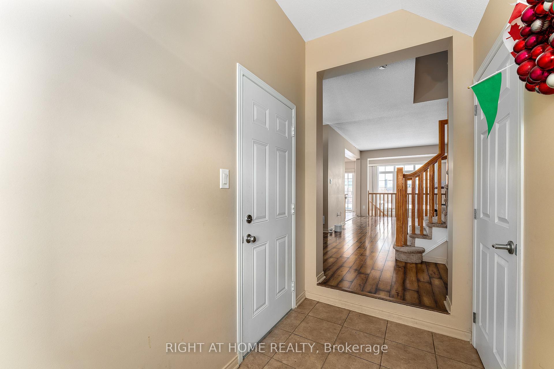 Photo 5 of 549 Ashbourne Crescent, Ottawa, Barrhaven - Stonebridge — HOMEH