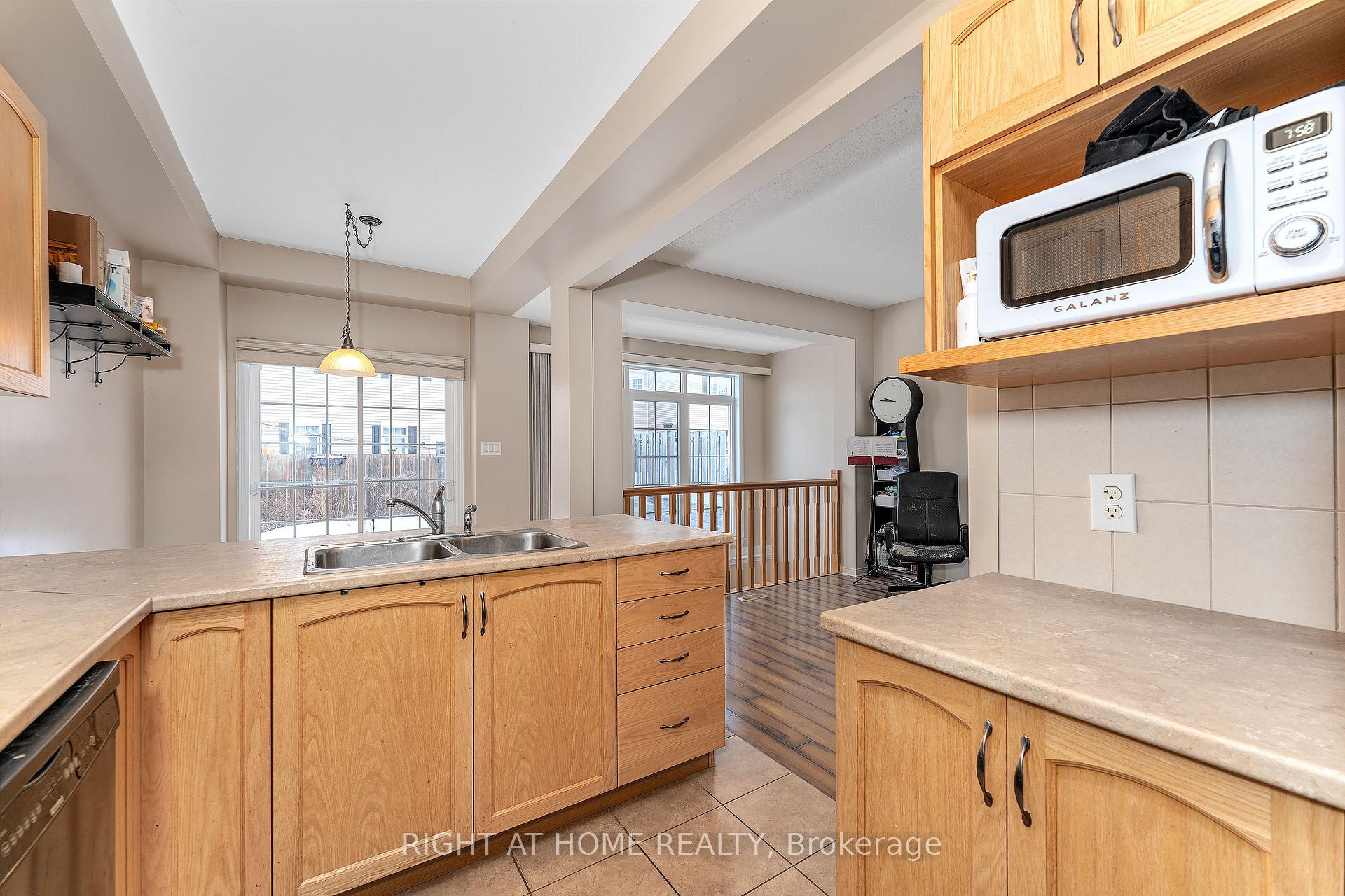 Photo 9 of 549 Ashbourne Crescent, Ottawa, Barrhaven - Stonebridge — HOMEH