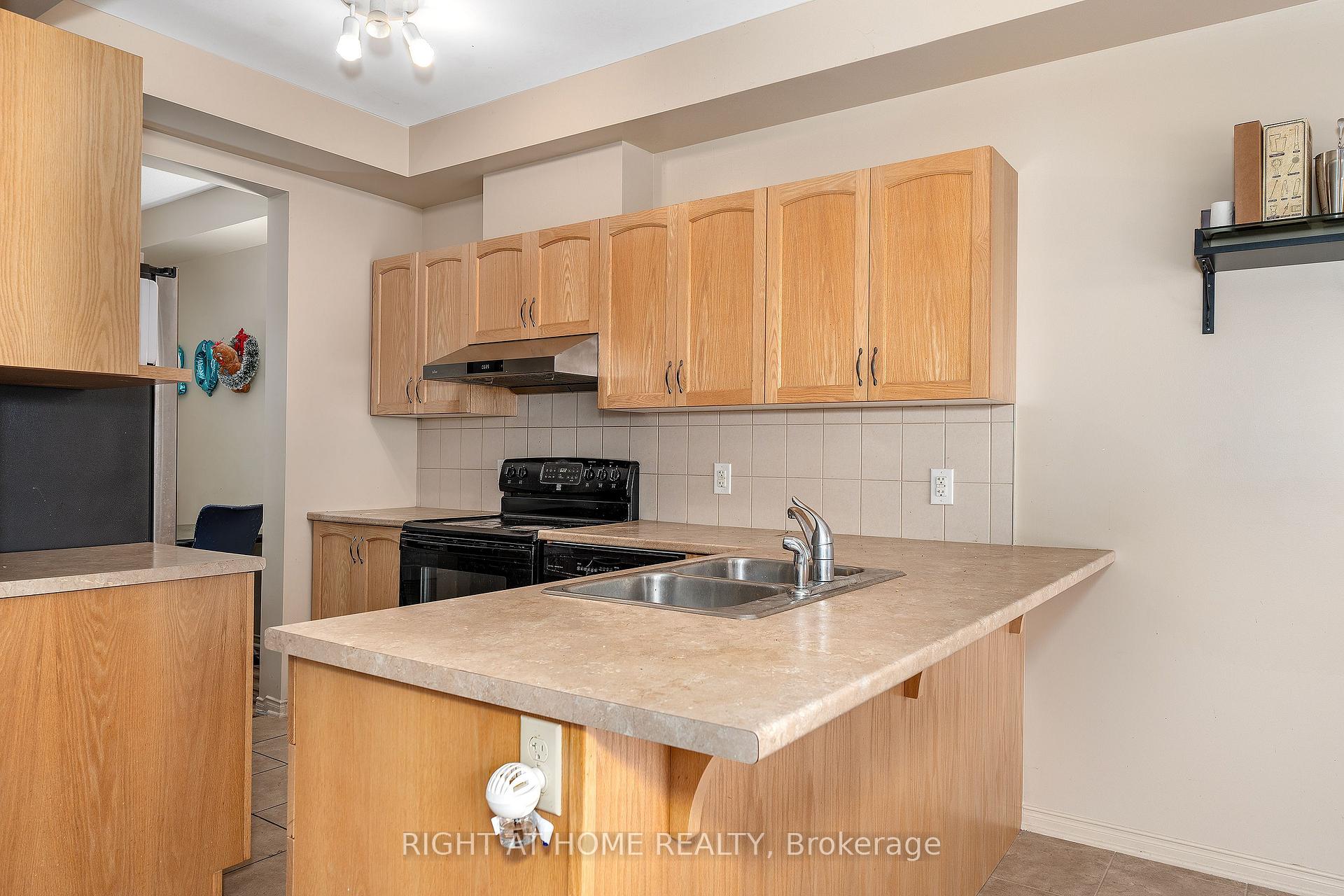 Photo 10 of 549 Ashbourne Crescent, Ottawa, Barrhaven - Stonebridge — HOMEH
