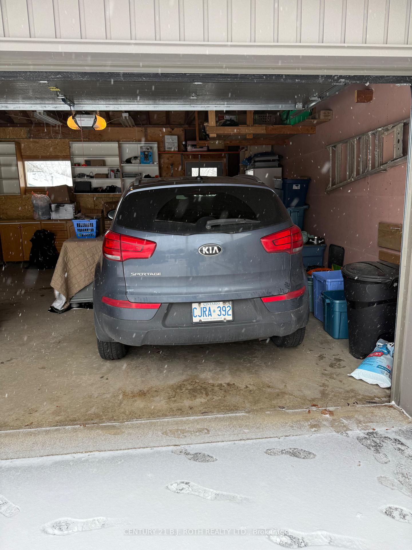 Photo 3 of 17 Bellevue Crescent, Barrie, Wellington — HOMEH