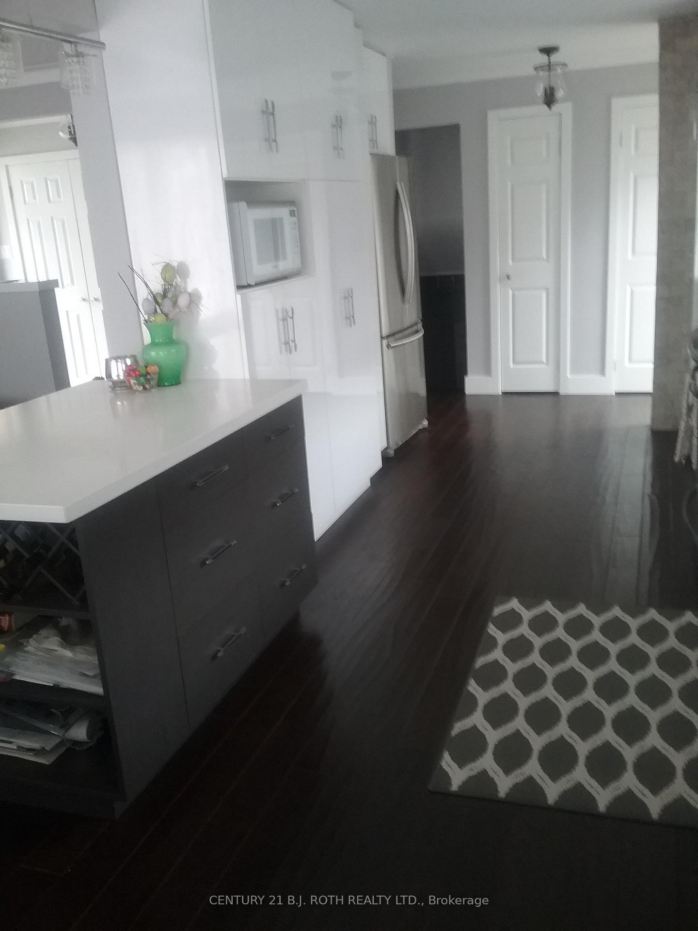 Photo 7 of 17 Bellevue Crescent, Barrie, Wellington — HOMEH